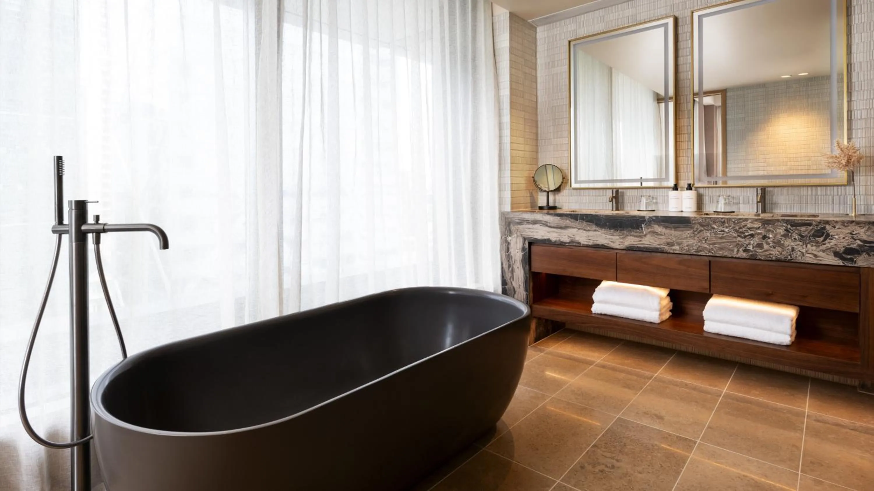 Photo of the whole room in InterContinental Auckland by IHG