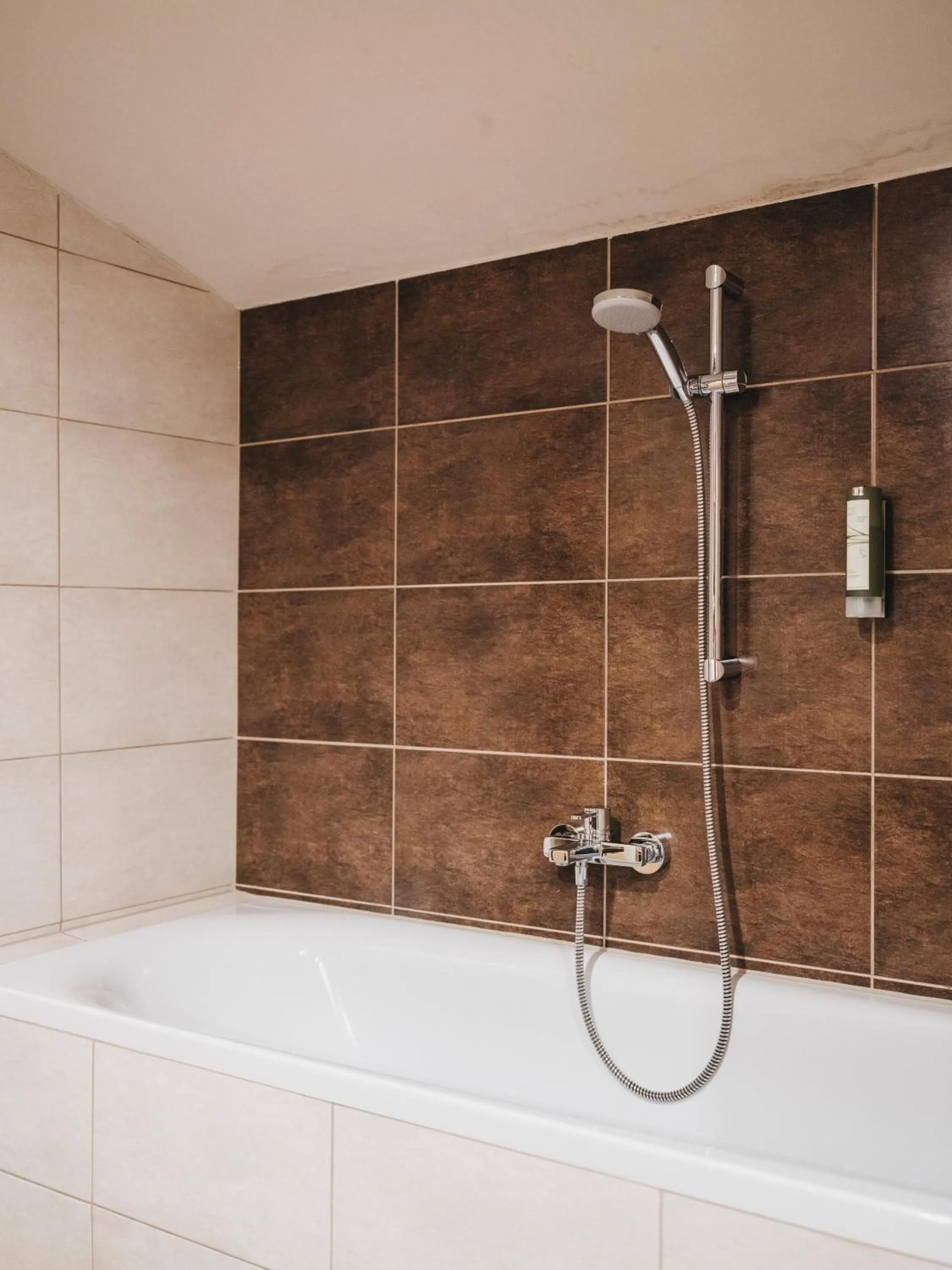 Bathroom in Hotel Victoria by VAYA