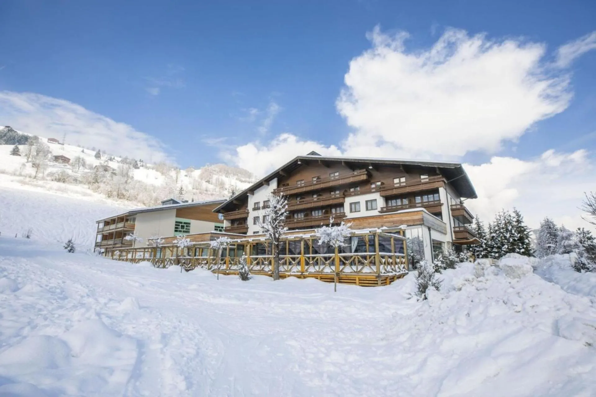 Property building in Hotel Victoriya