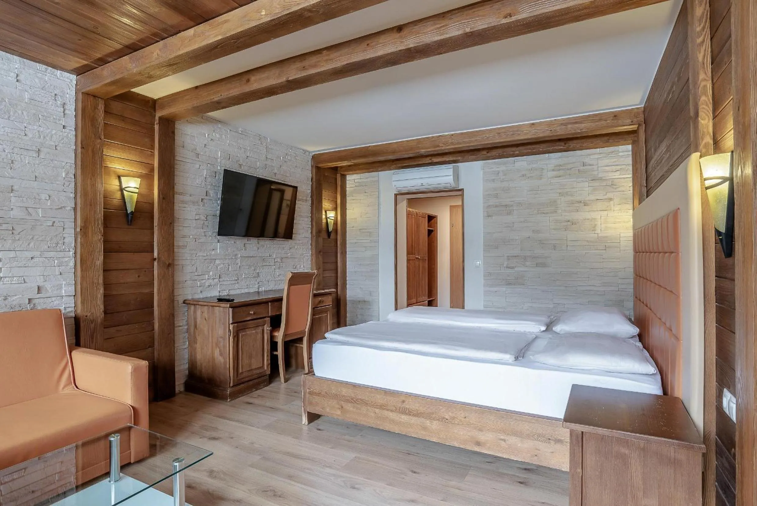 Photo of the whole room, Bed in Hotel Victoriya