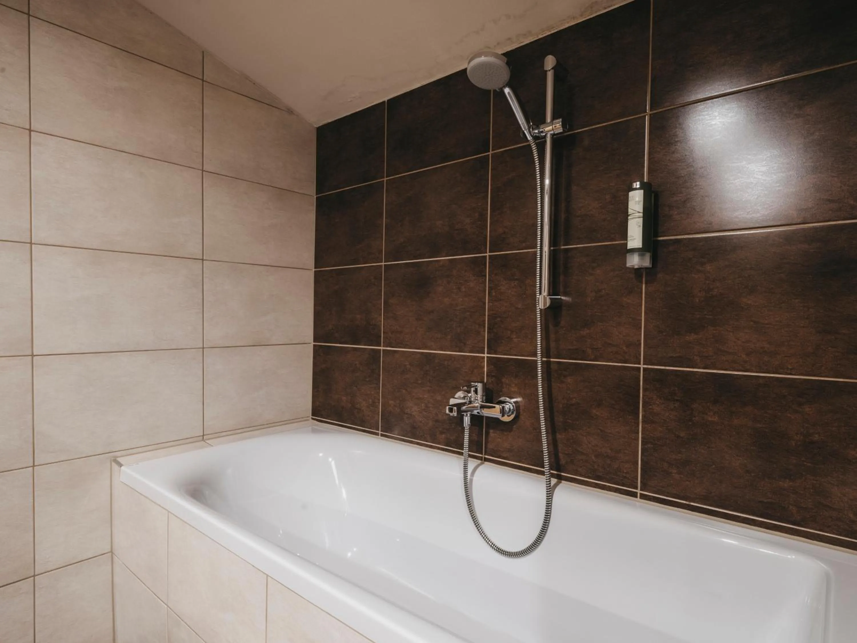 Shower in Hotel Victoria by VAYA