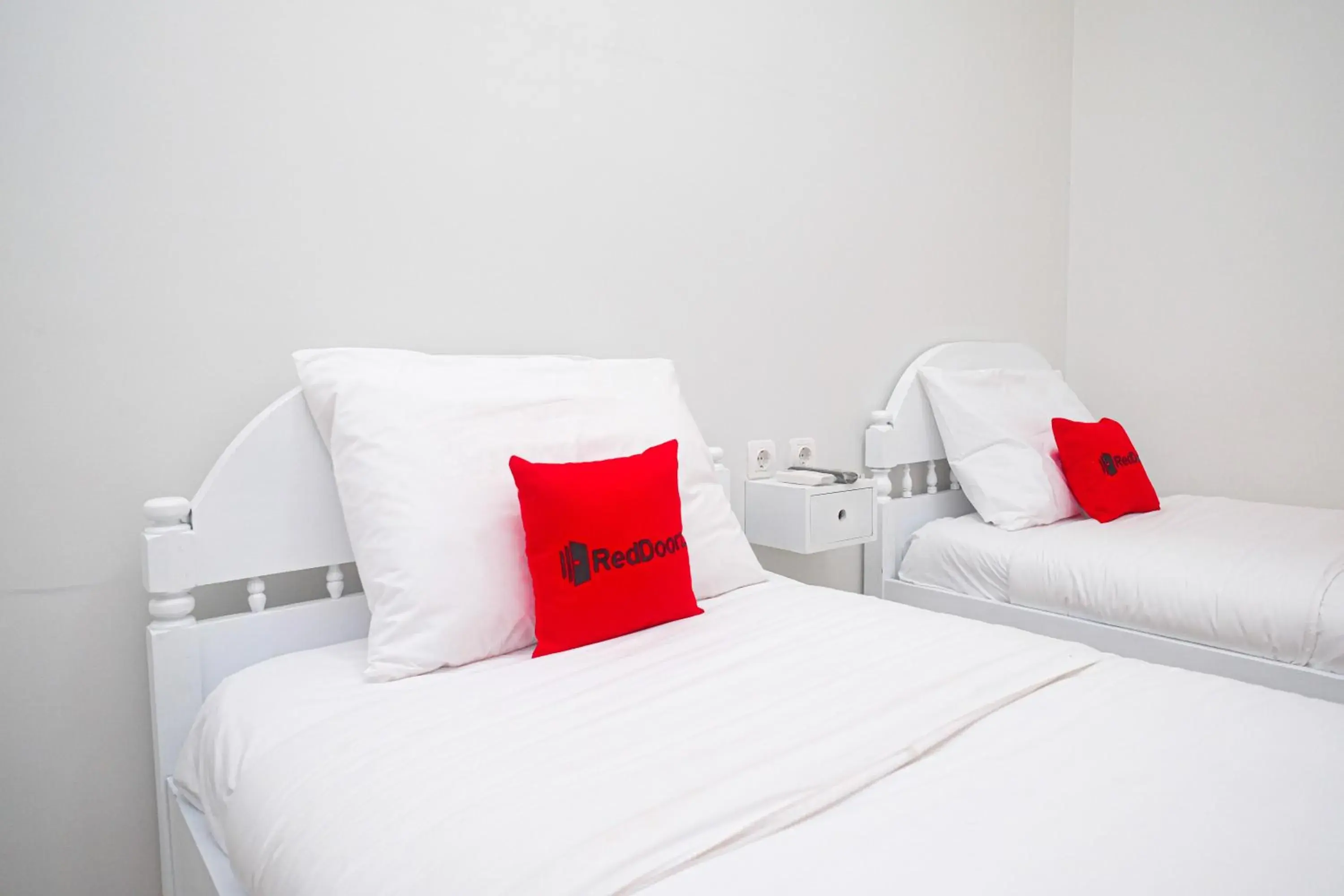 Twin Room in RedDoorz Plus @ Harmonie Cepu Blora Twin Room in RedDoorz Plus @ Harmonie Cepu Blora