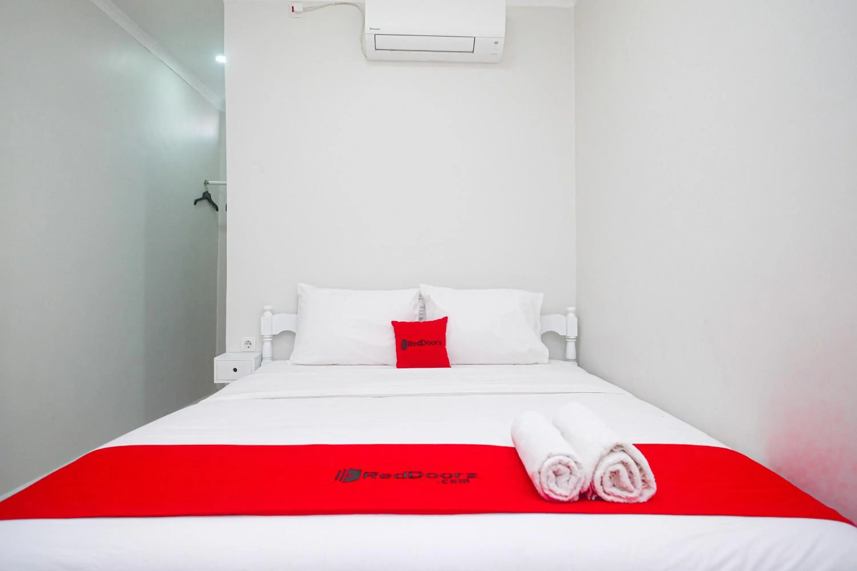 Double Room in RedDoorz Plus @ Harmonie Cepu Blora Double Room in RedDoorz Plus @ Harmonie Cepu Blora