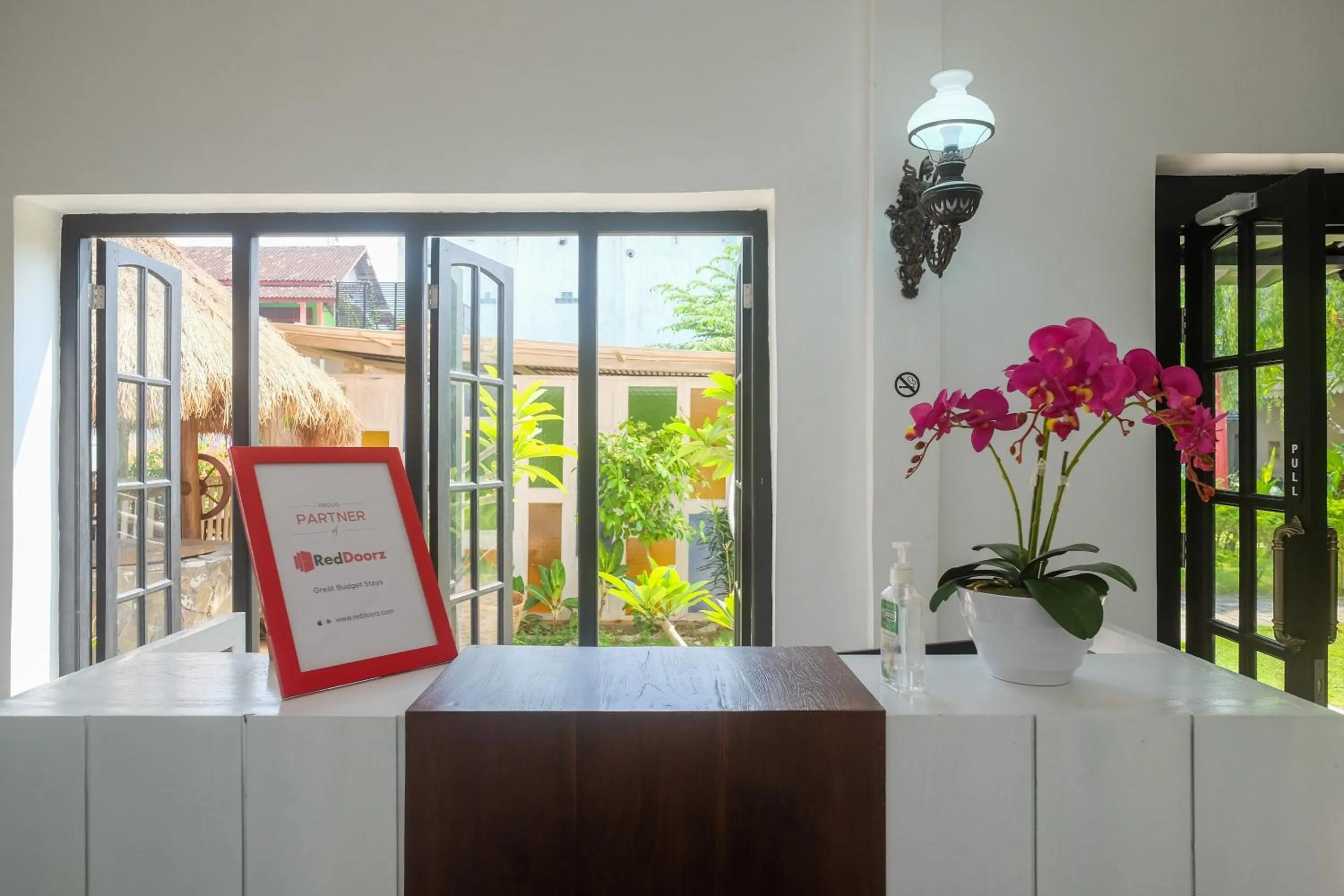 Lobby or reception in RedDoorz Plus @ Harmonie Cepu Blora