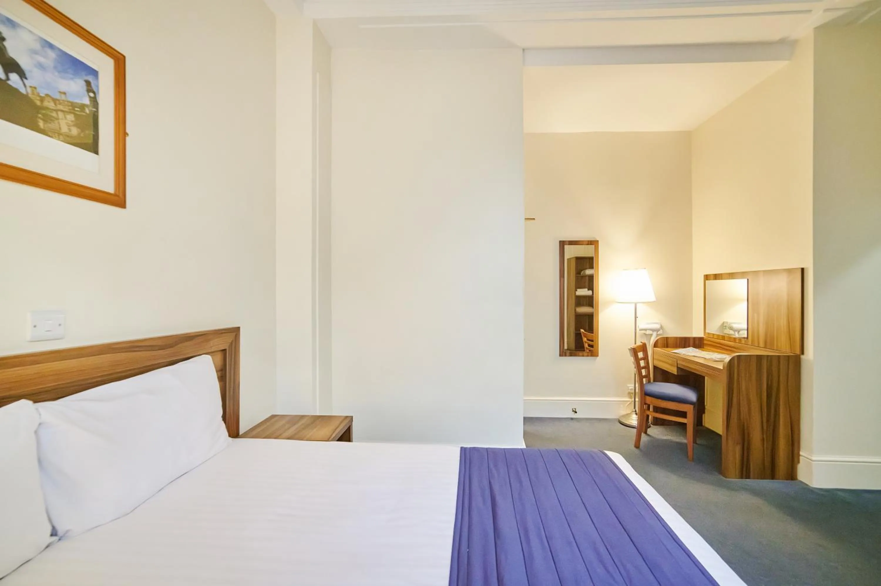 Bed in Discovery Inn - Leeds