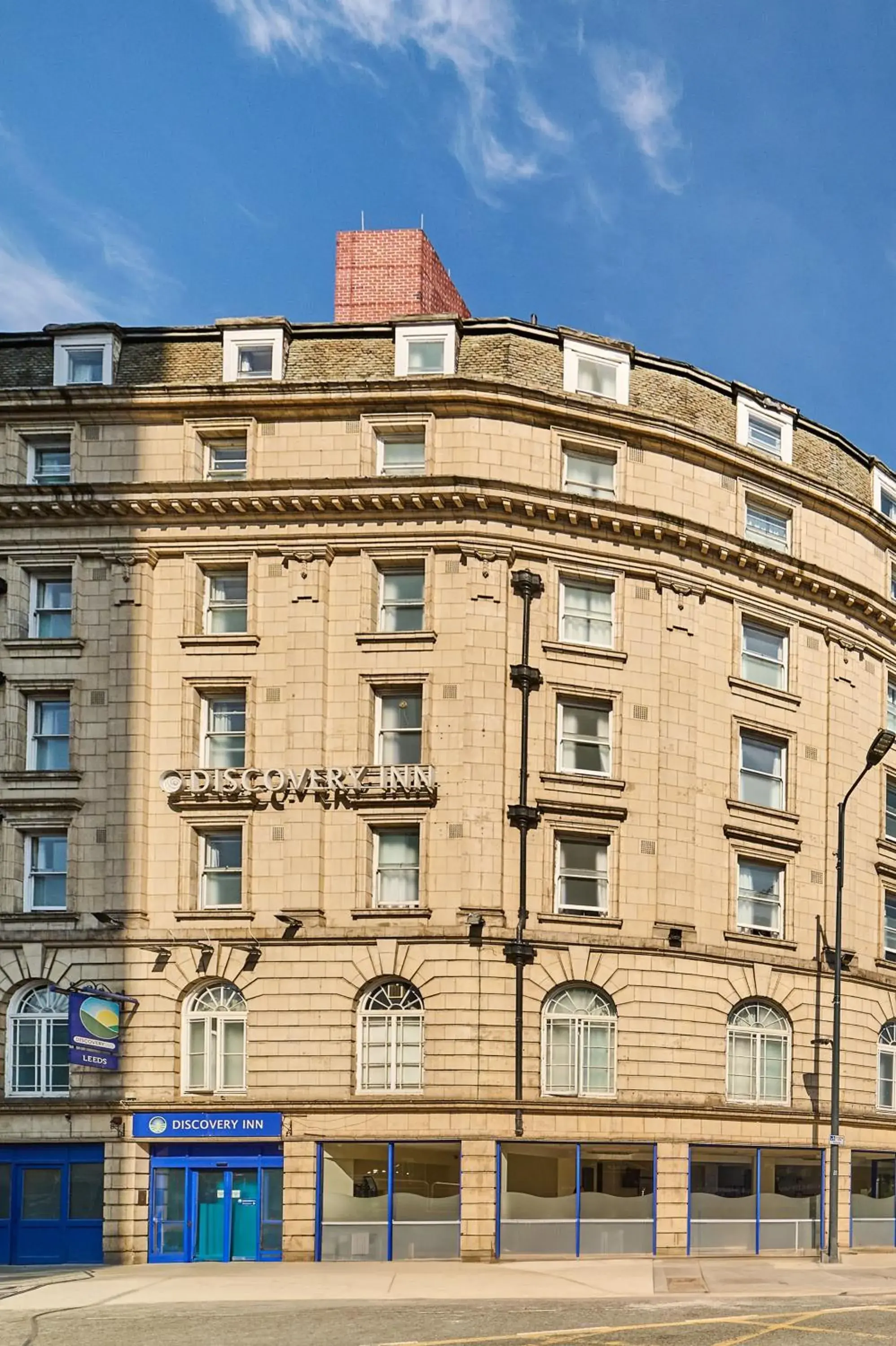 Property building in Discovery Inn - Leeds Property building in Discovery Inn - Leeds