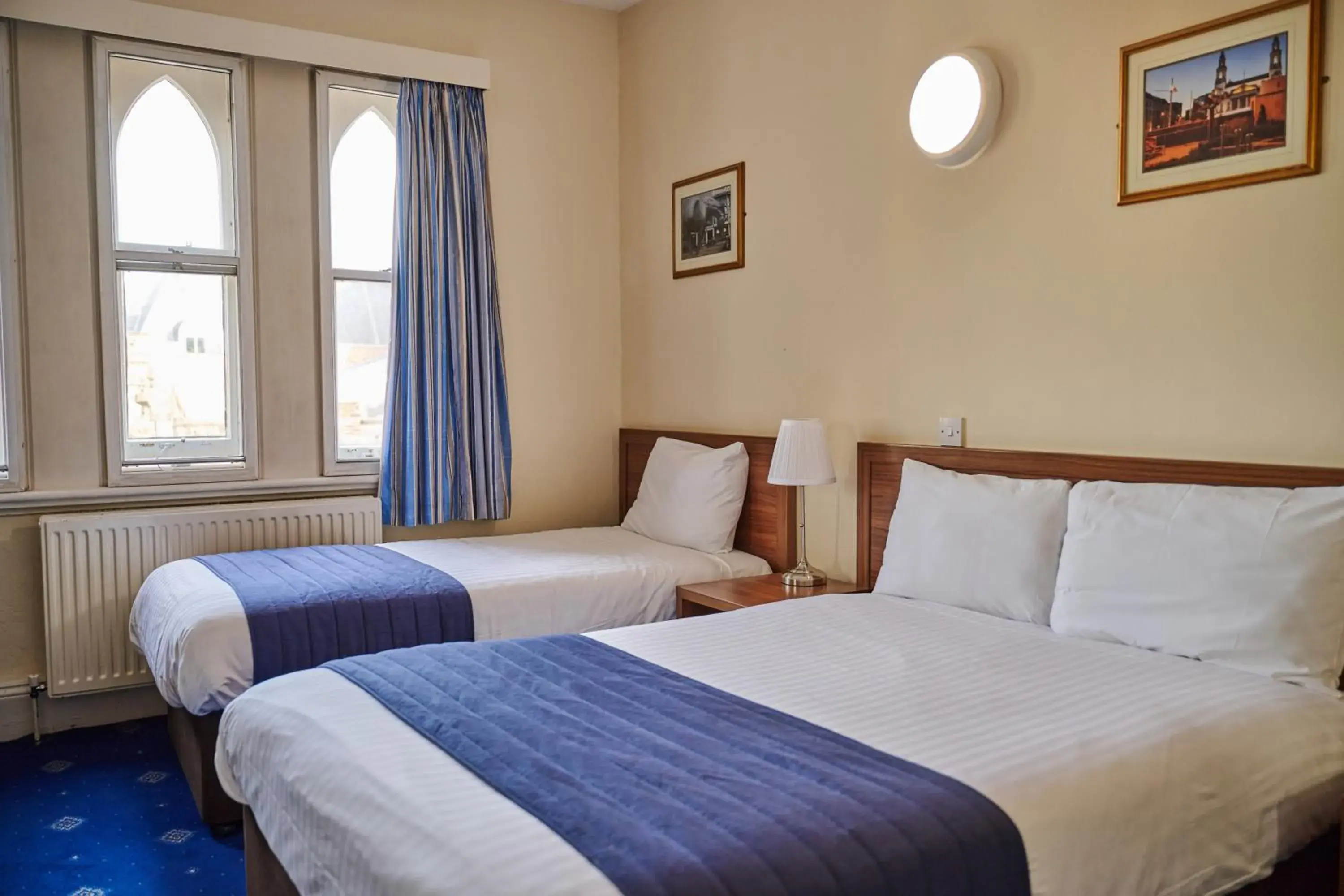 Bed in Discovery Inn - Leeds Bed in Discovery Inn - Leeds