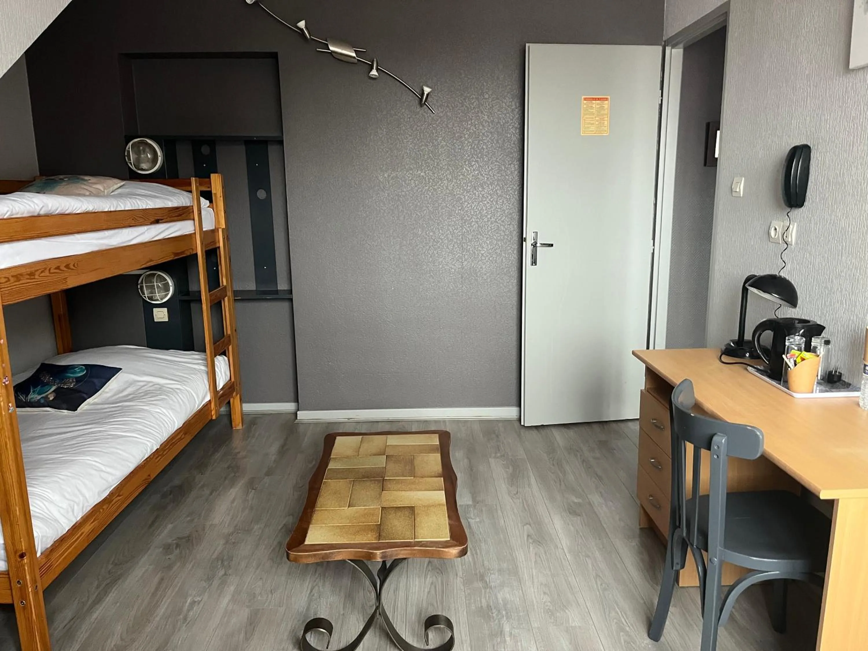 Bed in Logis Hôtel & Restaurant - Le Floride