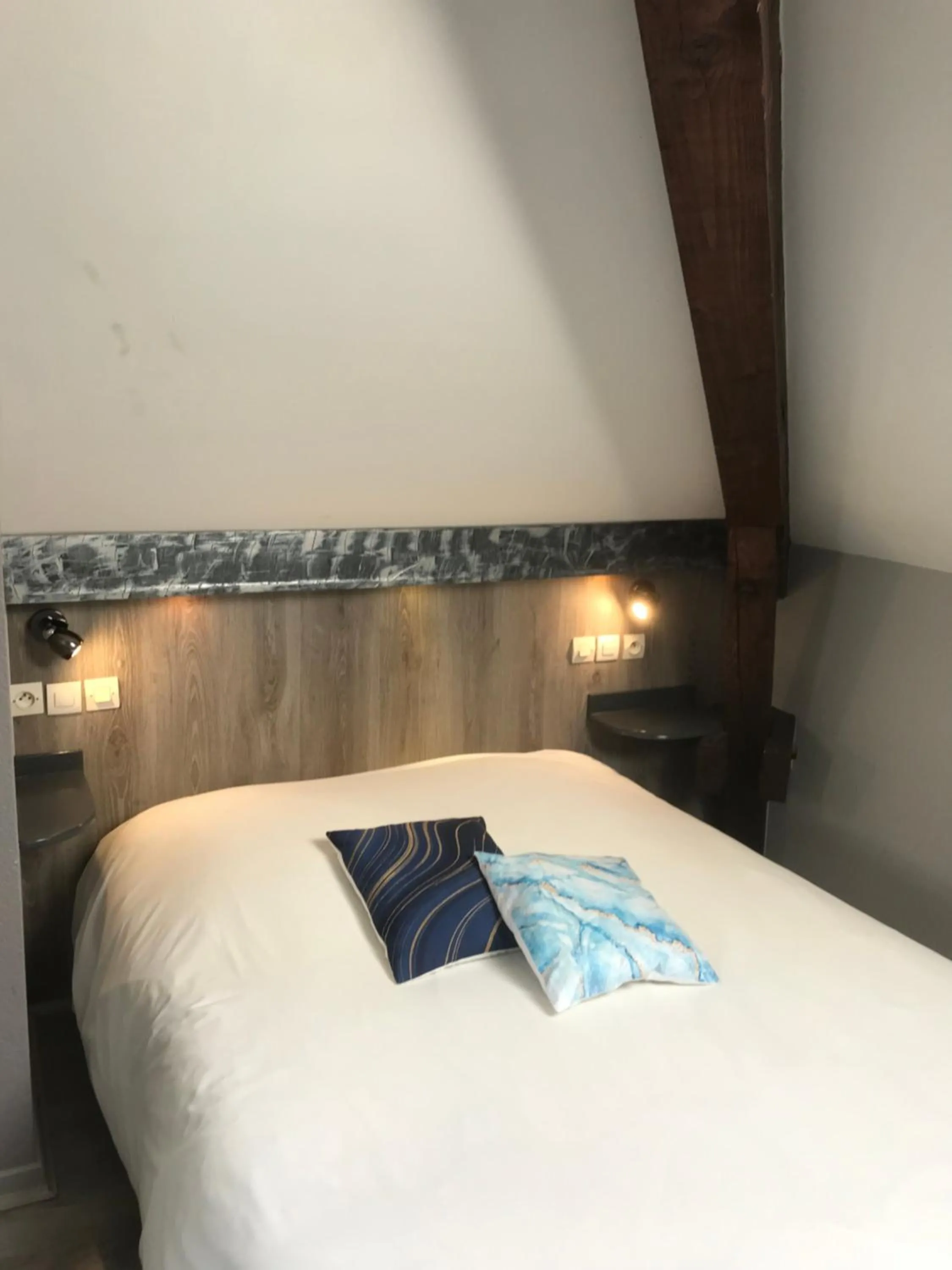 Bed in Hôtel Le Floride