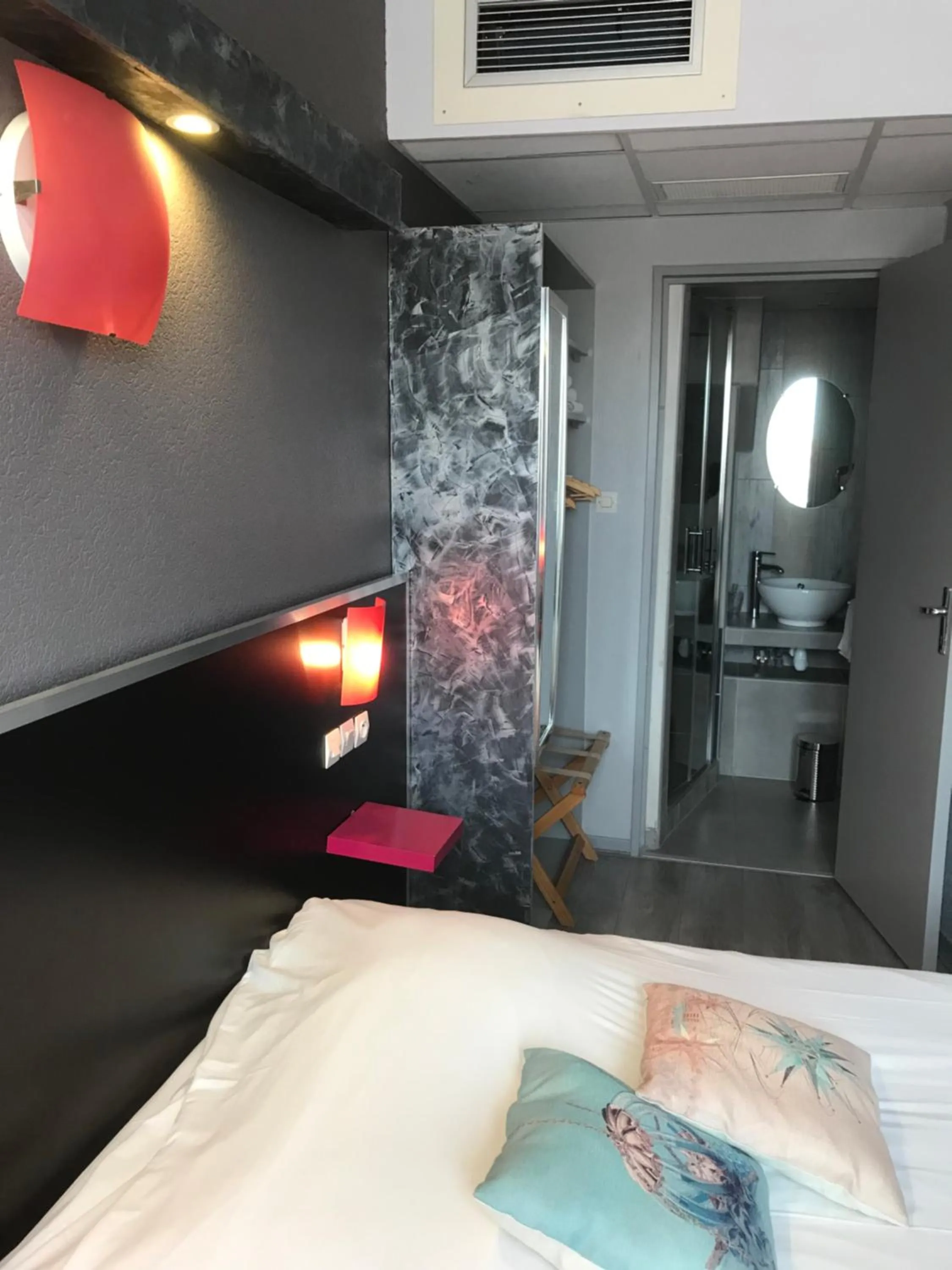 Bed in Hôtel Le Floride