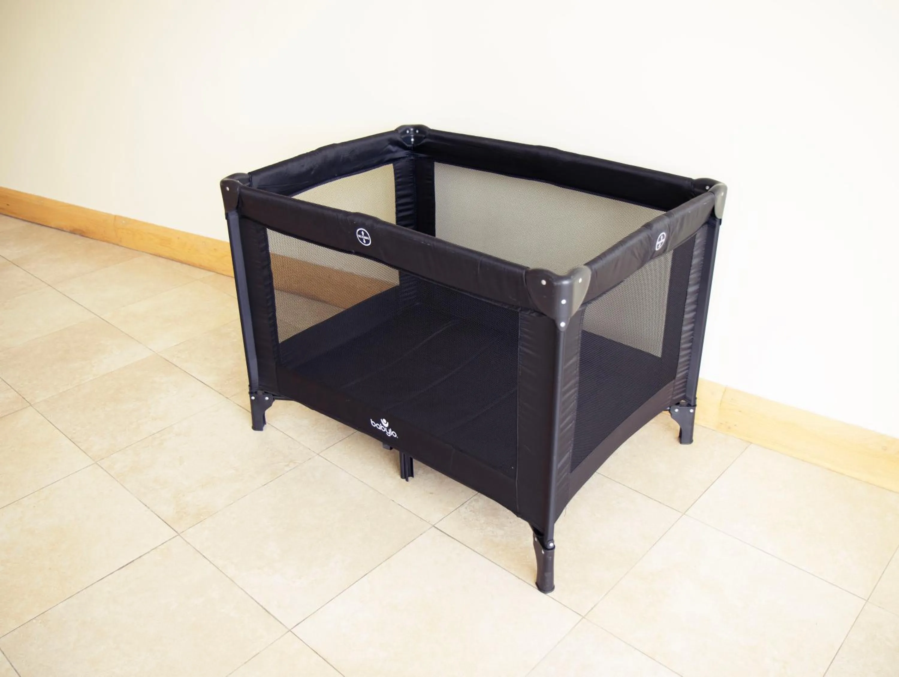 cot in St Angela's Lakeside Aparthotel SALA