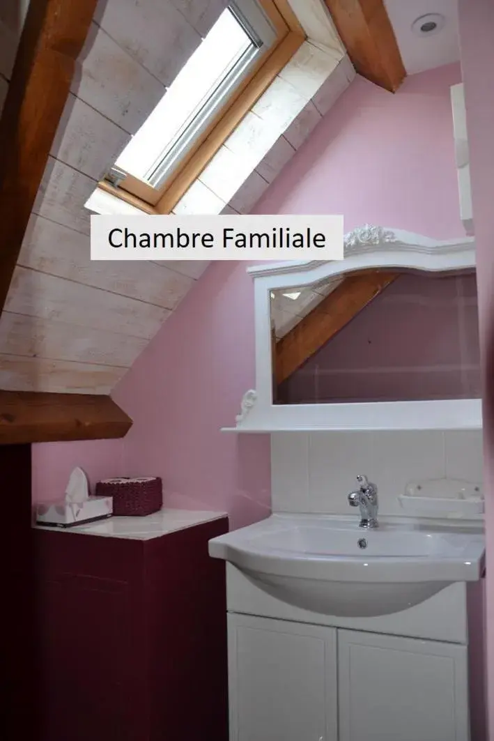 Bathroom in Chambres d'hôtes Villa de Vienne-en-Arthies Bathroom in Chambres d'hôtes Villa de Vienne-en-Arthies