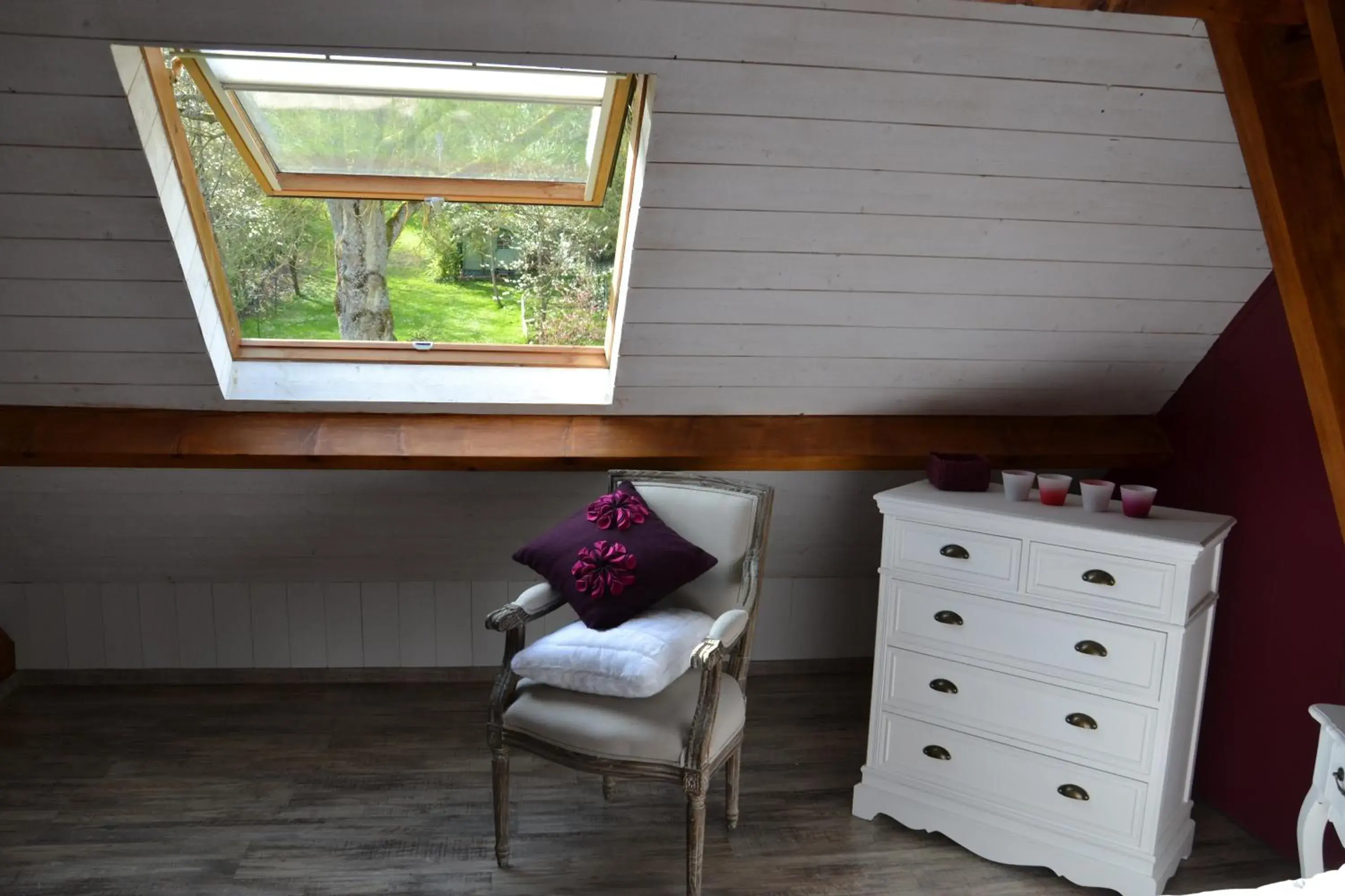 Photo of the whole room in Chambres d'hôtes Villa de Vienne-en-Arthies Photo of the whole room in Chambres d'hôtes Villa de Vienne-en-Arthies