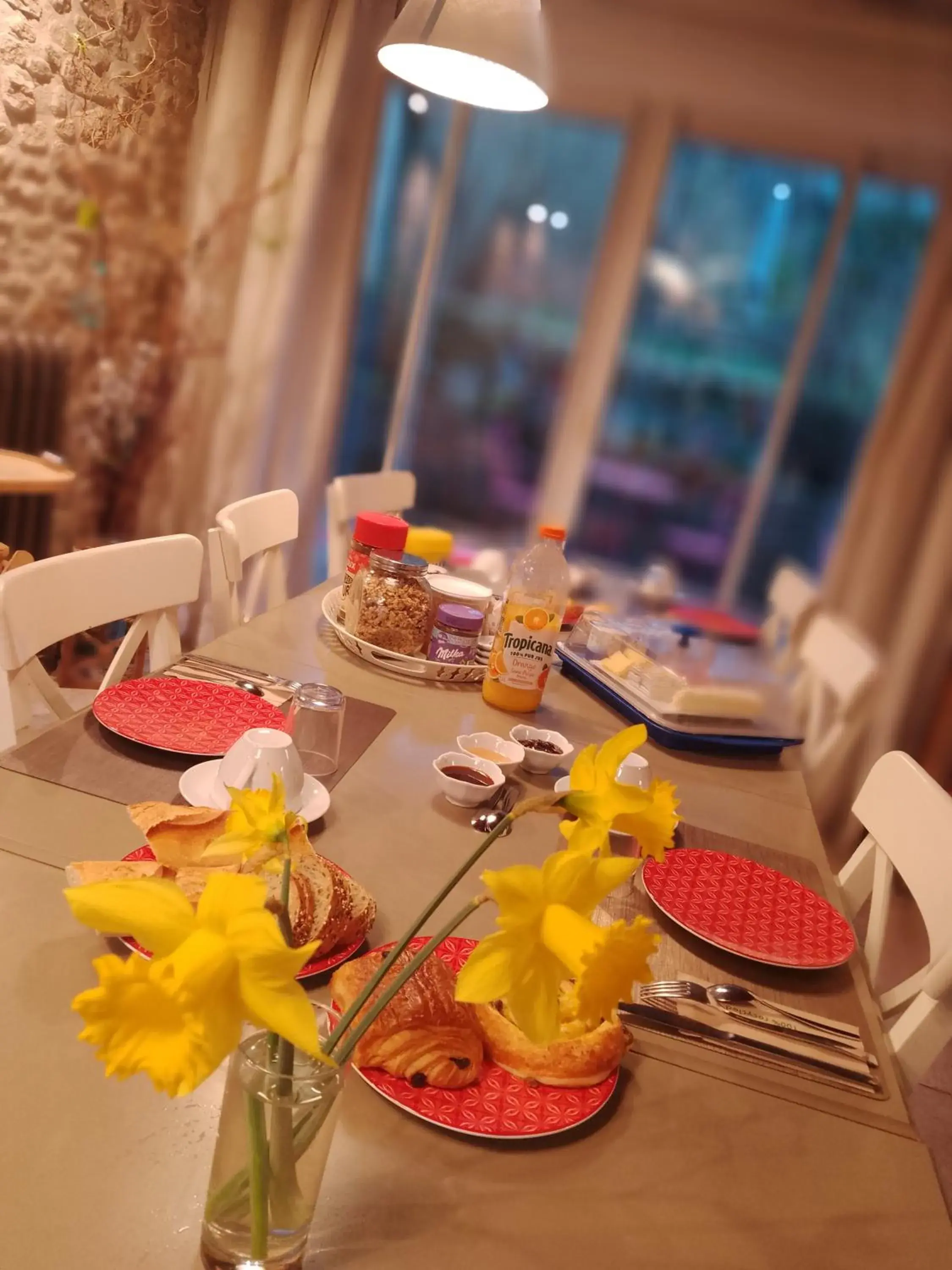 Breakfast in Chambres d'hôtes Villa de Vienne-en-Arthies Breakfast in Chambres d'hôtes Villa de Vienne-en-Arthies