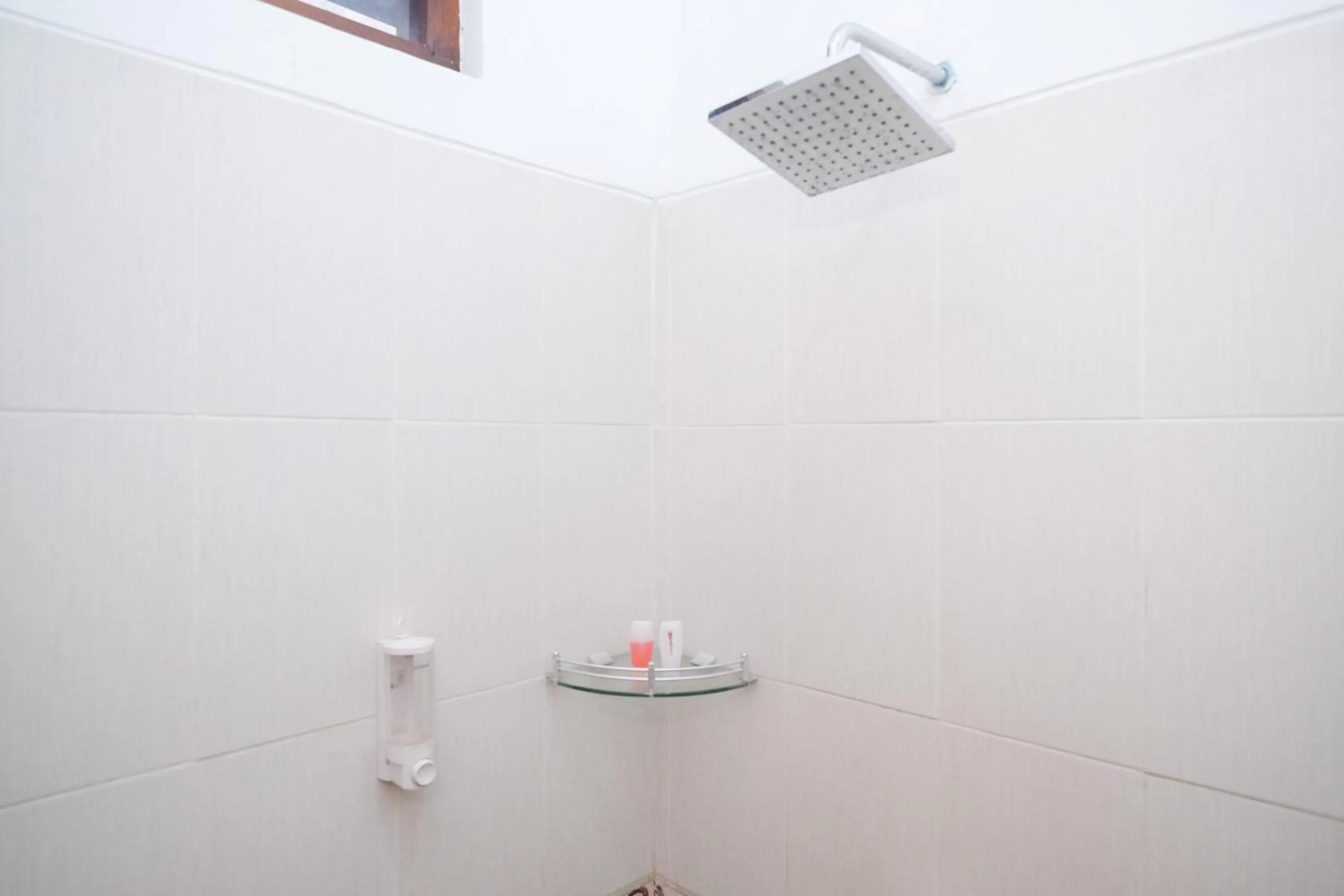 Bathroom in RedDoorz @ Griya Bougenville Magelang