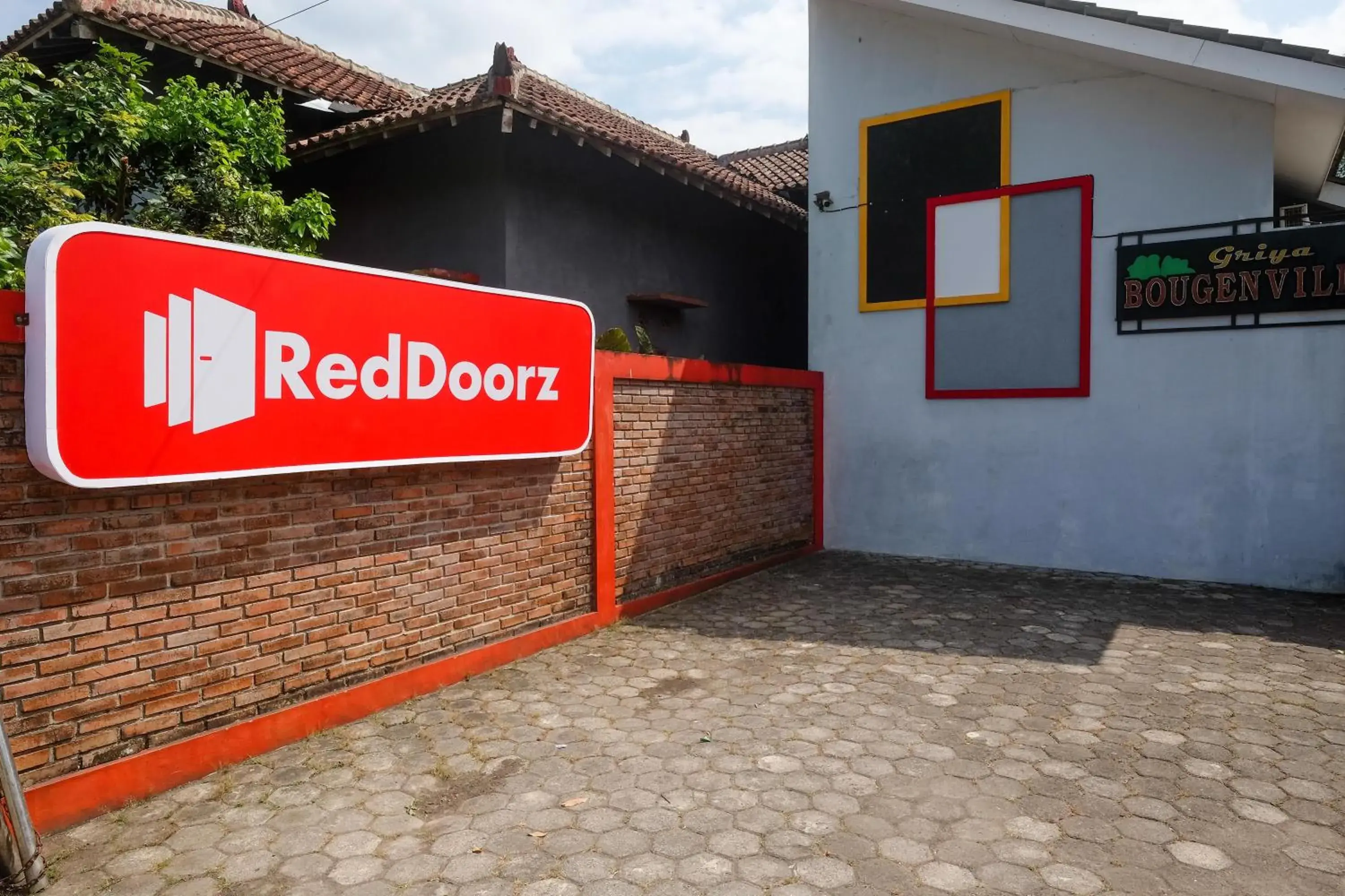 Property building in RedDoorz @ Griya Bougenville Magelang Property building in RedDoorz @ Griya Bougenville Magelang