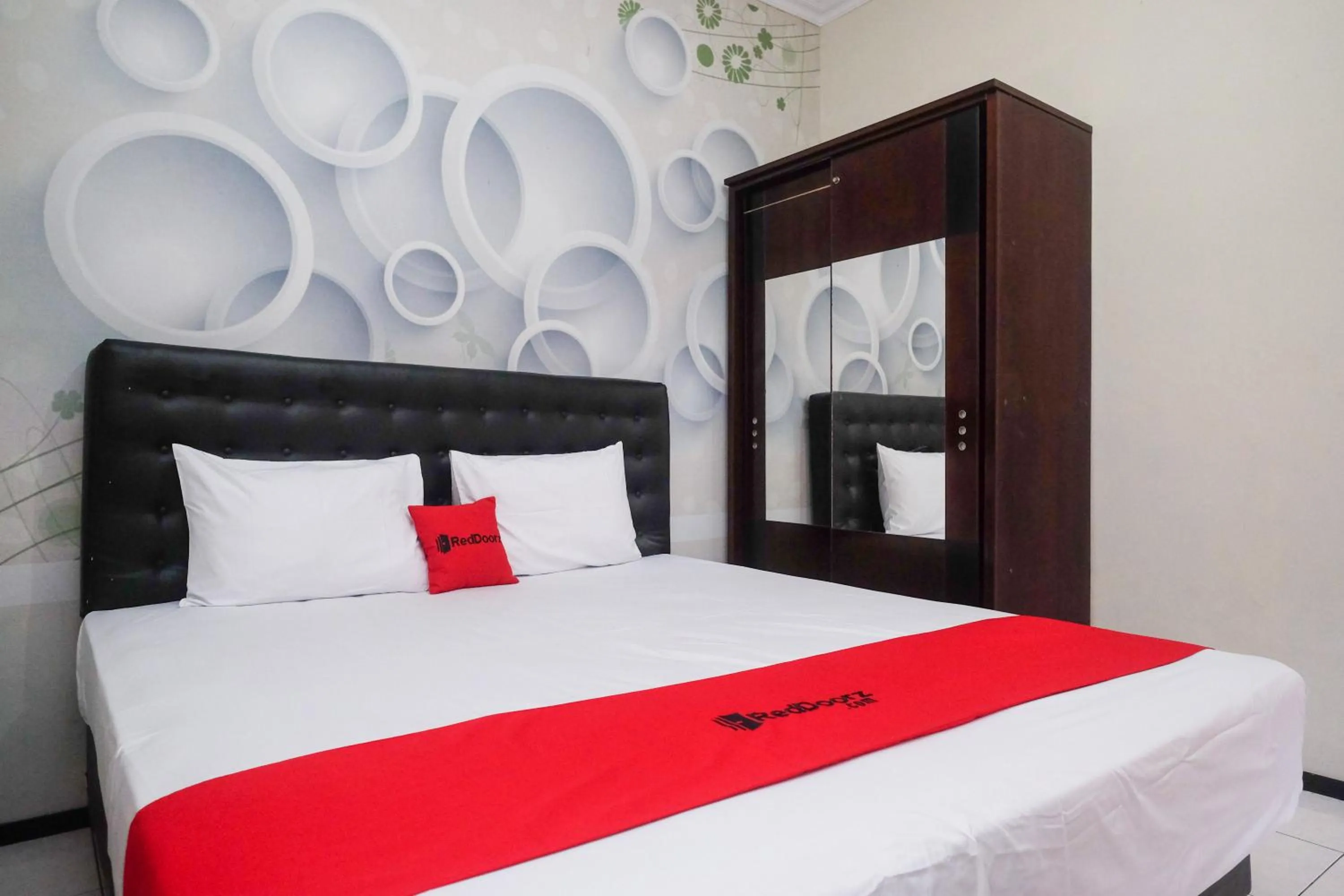 Bedroom, Bed in RedDoorz @ Griya Bougenville Magelang