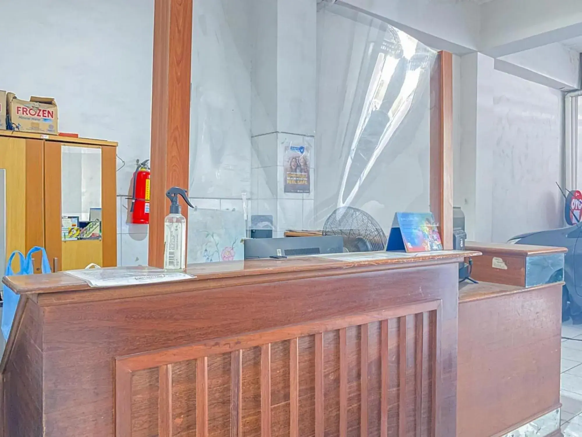 Lobby or reception in RedDoorz near Taman Flora Bratang Surabaya Lobby or reception in RedDoorz near Taman Flora Bratang Surabaya