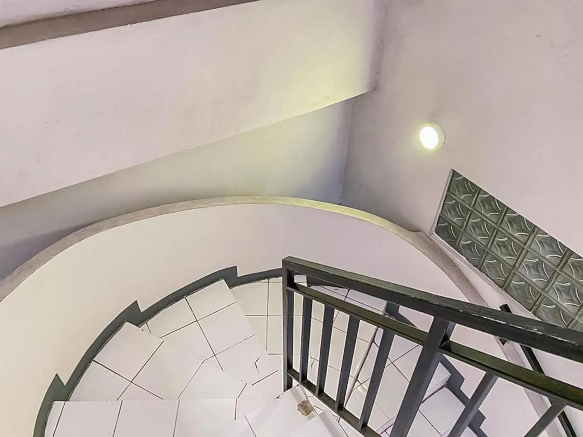 Property building in RedDoorz near Taman Flora Bratang Surabaya Property building in RedDoorz near Taman Flora Bratang Surabaya