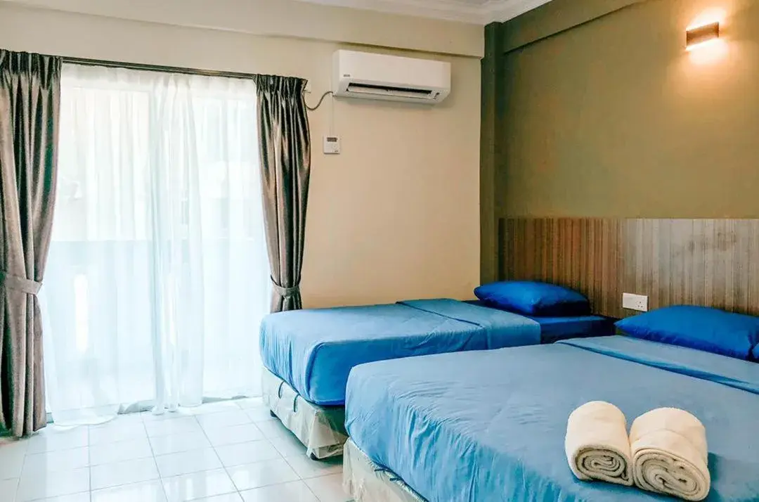 Superior Triple Room in Kapas Coral Beach Resort Superior Triple Room in Kapas Coral Beach Resort