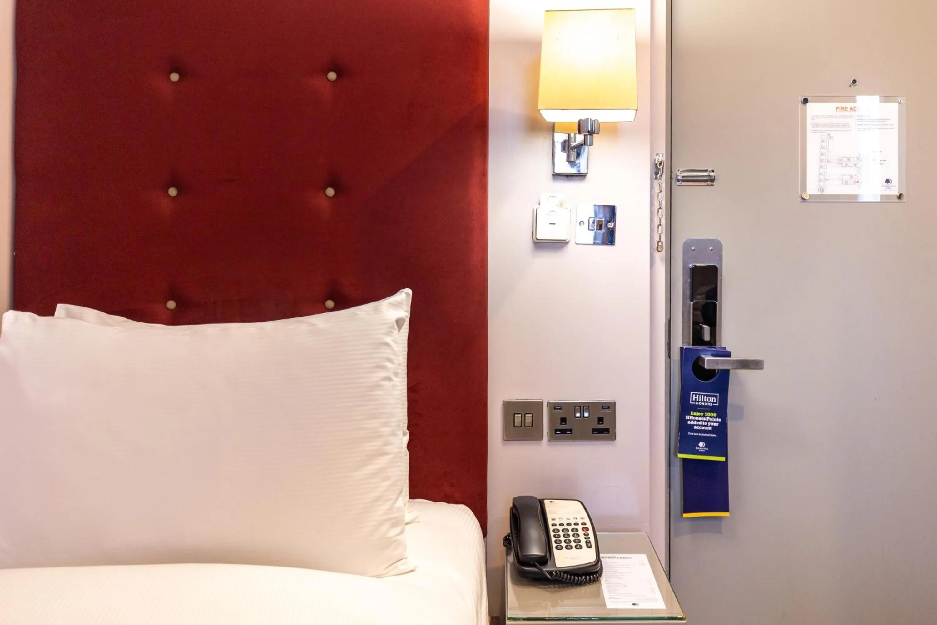 Bed in DoubleTree by Hilton London – West End
