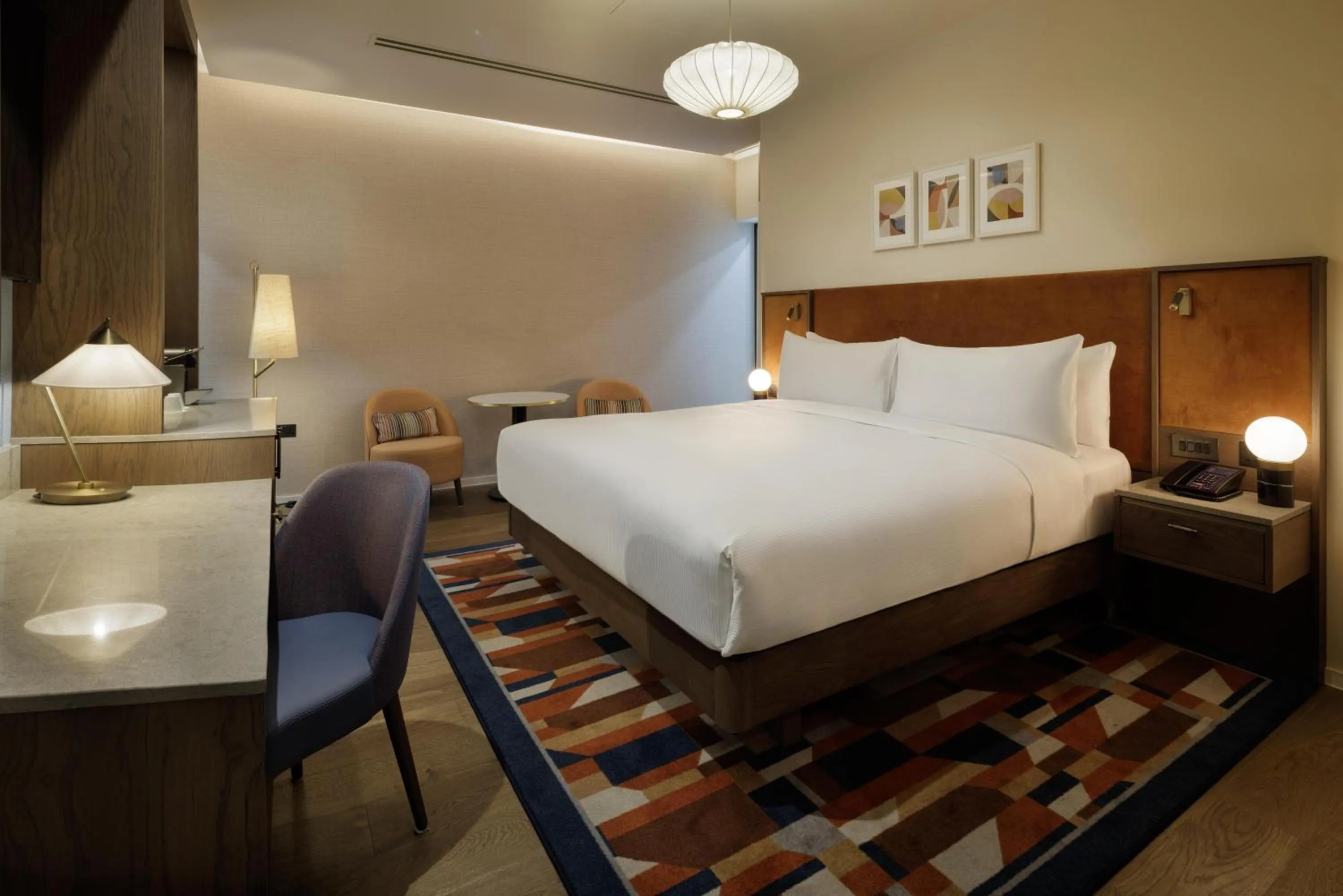 Bed in DoubleTree by Hilton London – West End