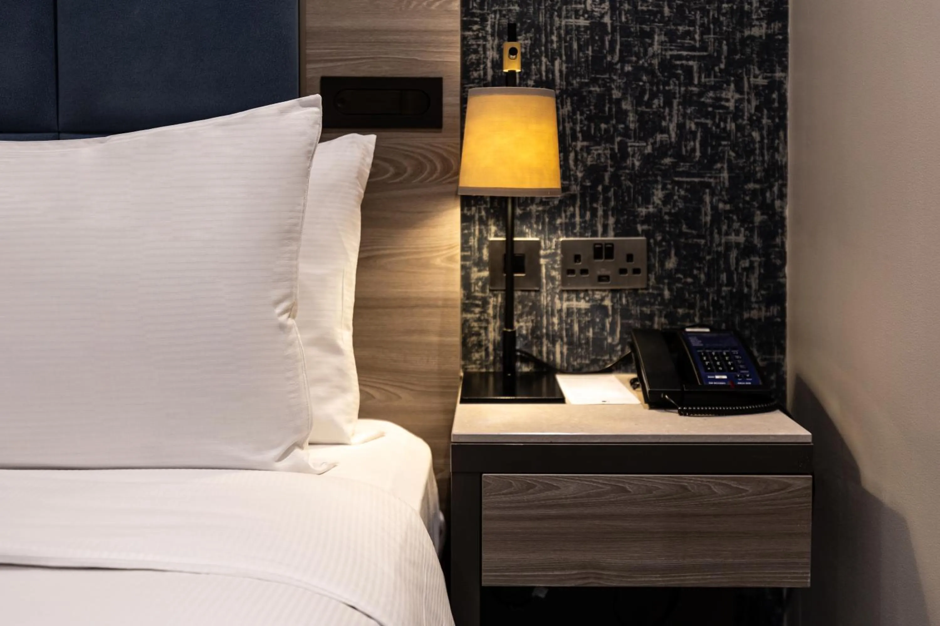 Bed in DoubleTree by Hilton London – West End
