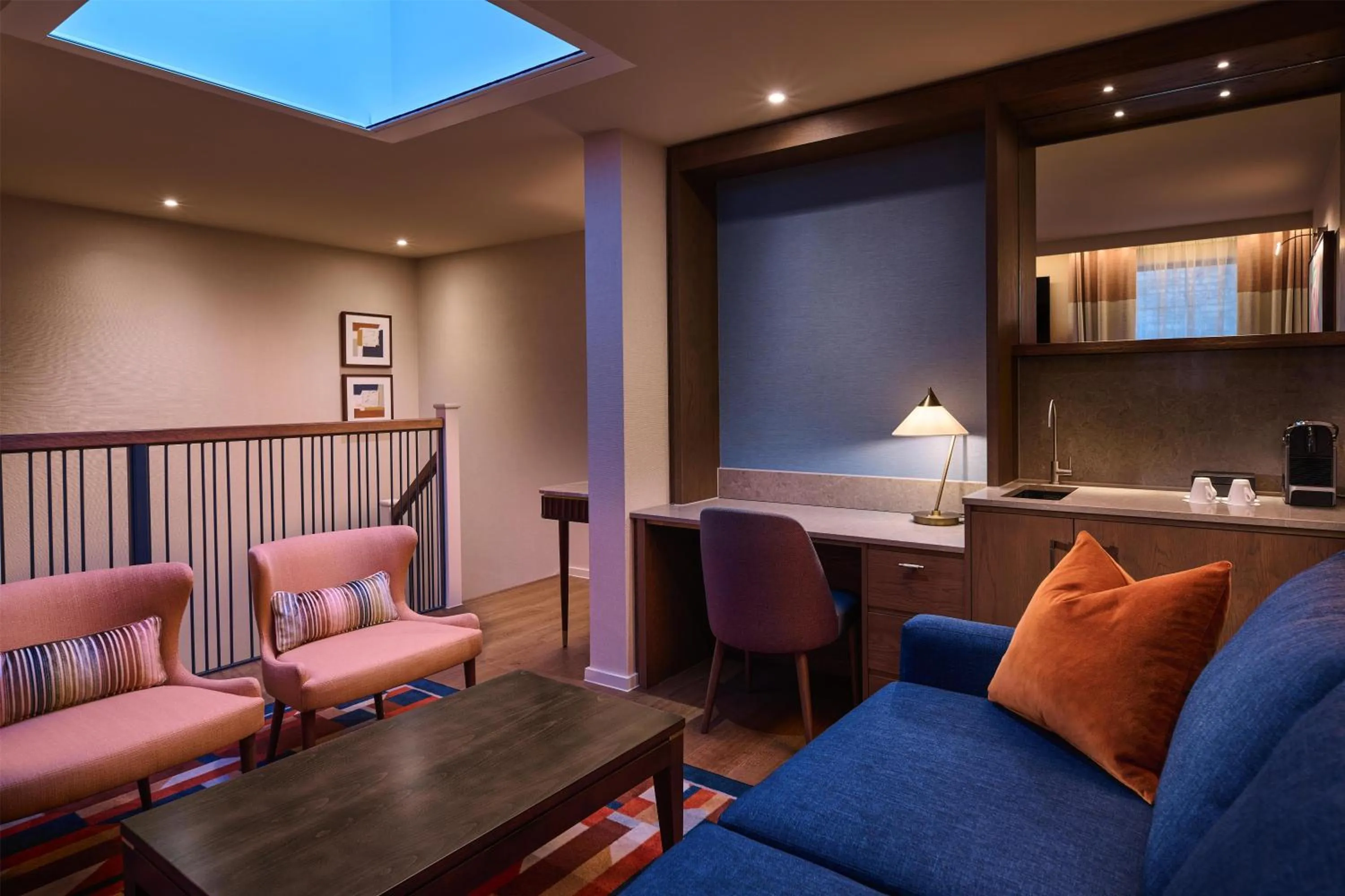 Living room in DoubleTree by Hilton London – West End