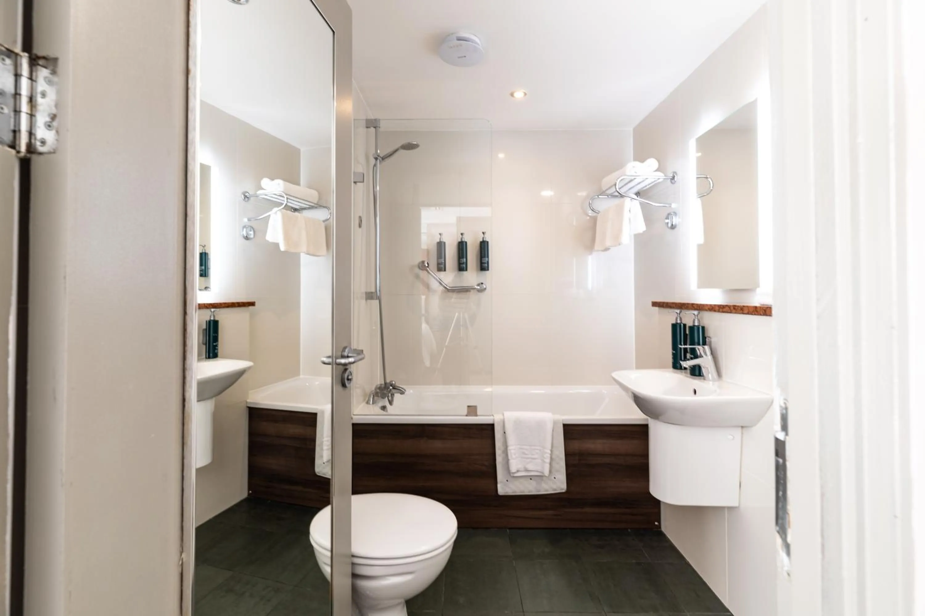 Toilet in DoubleTree by Hilton London – West End