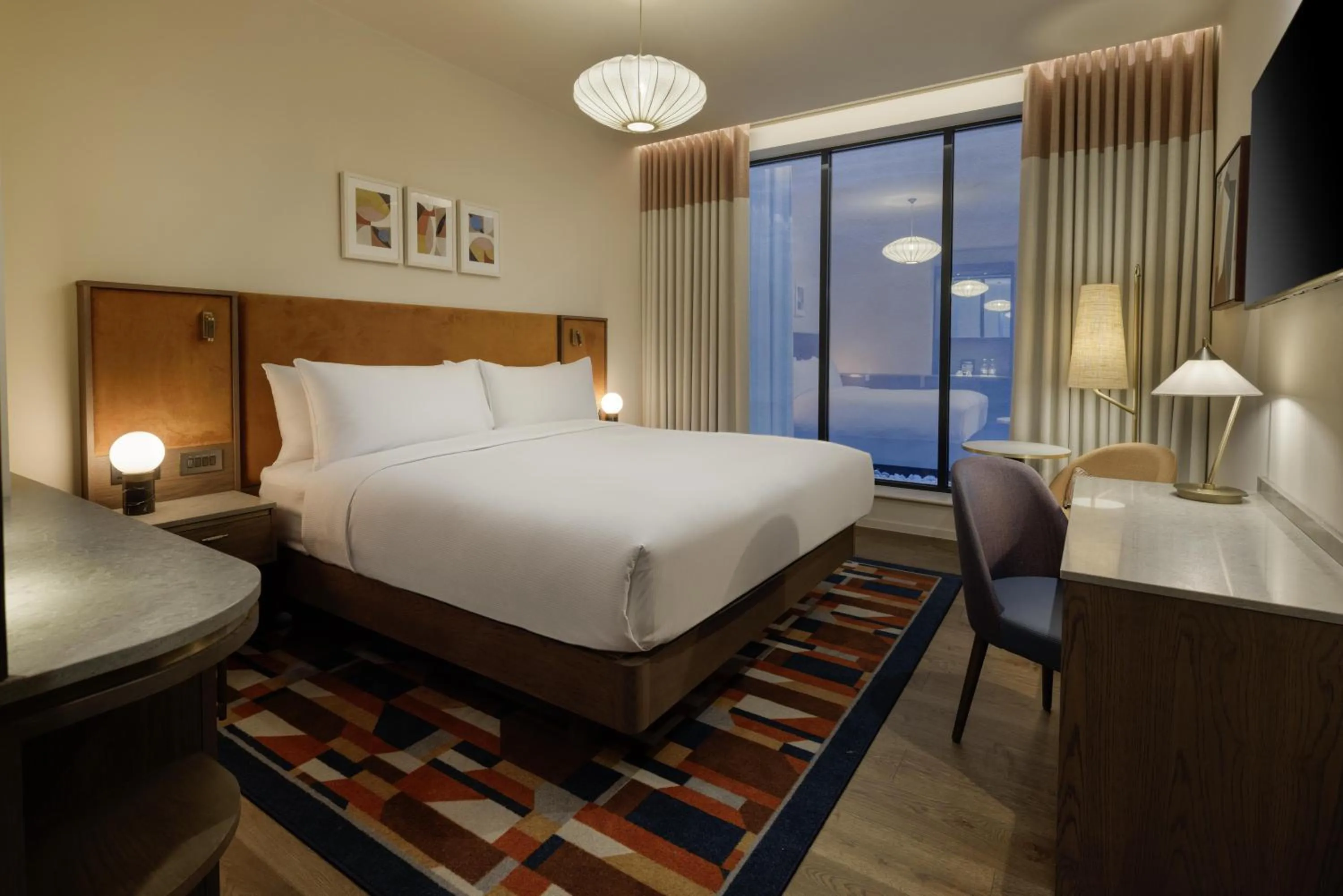 Bed in DoubleTree by Hilton London – West End