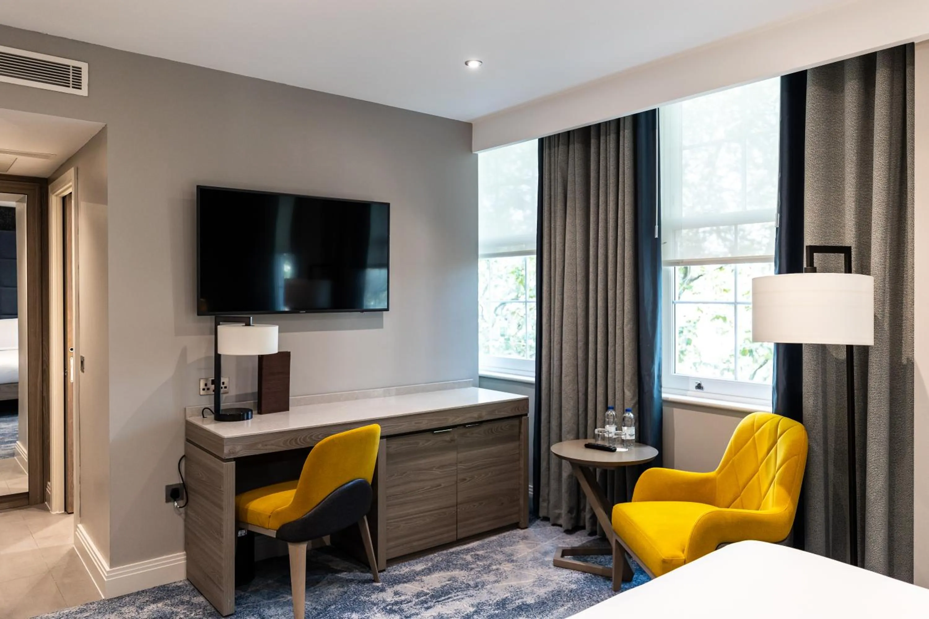 Coffee/tea facilities, Bed in DoubleTree by Hilton London – West End