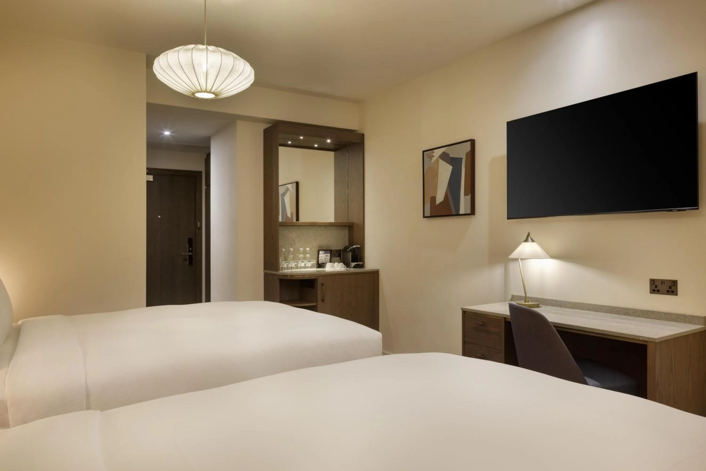 Bed in DoubleTree by Hilton London – West End