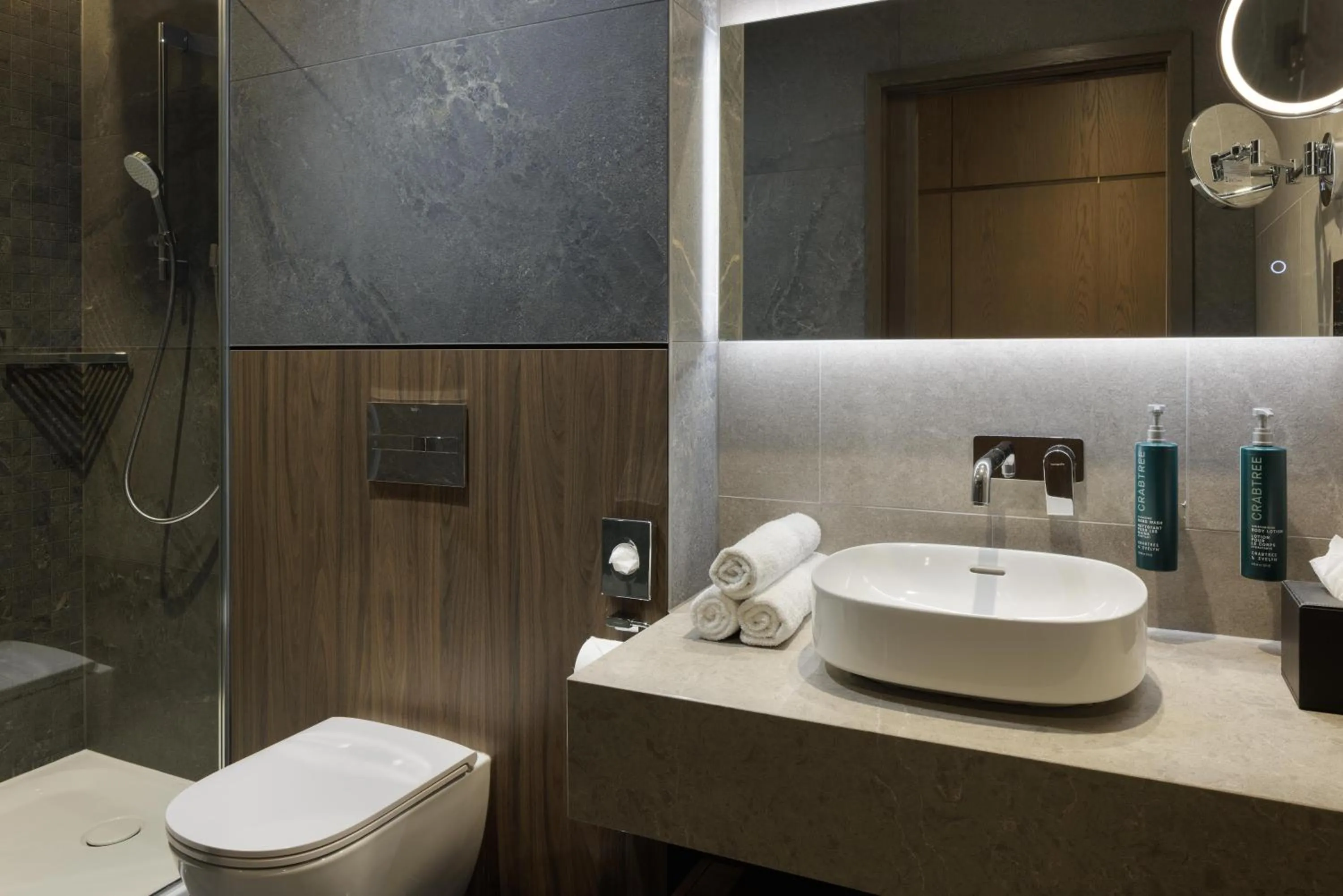 Bathroom in DoubleTree by Hilton London – West End