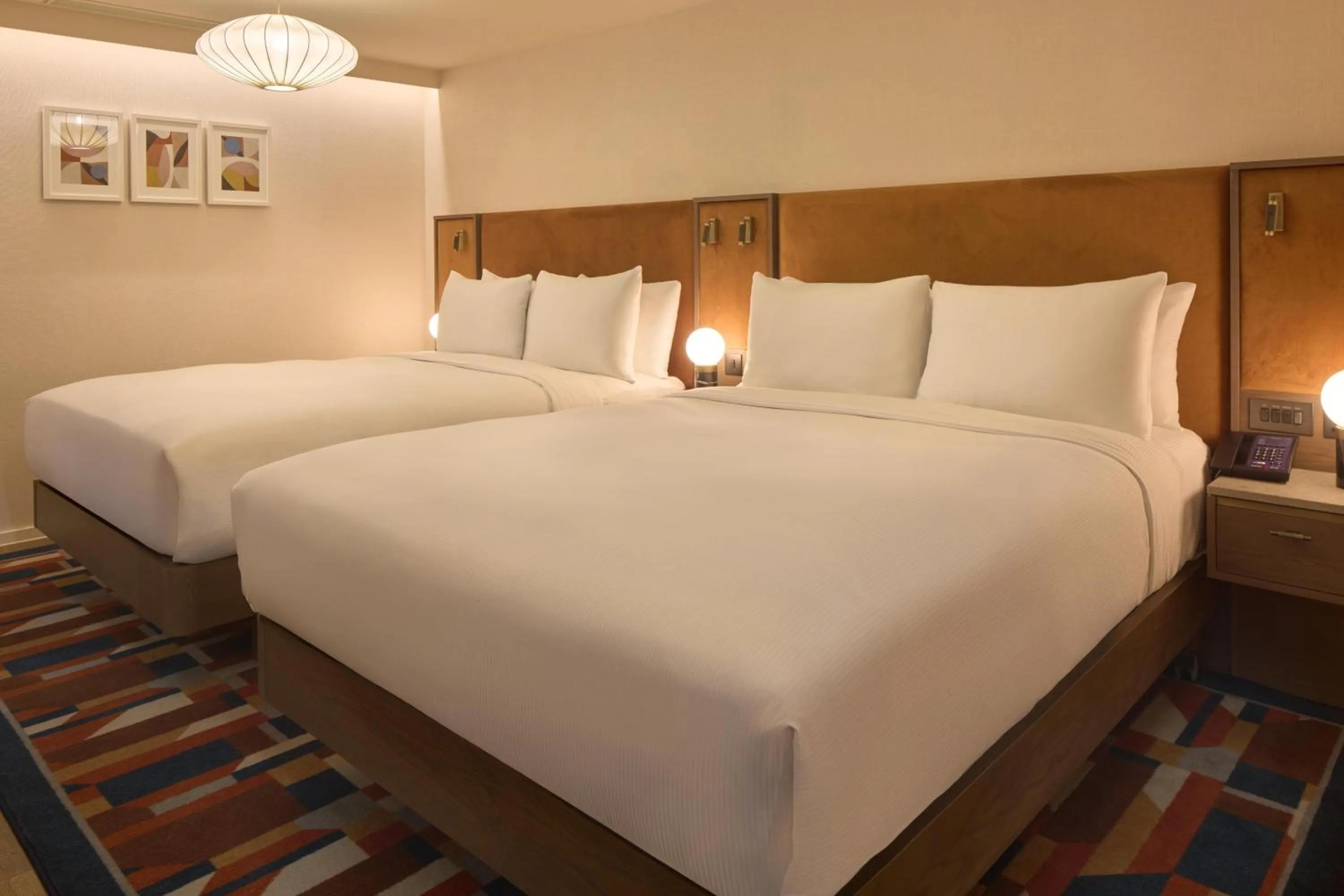 Bed in DoubleTree by Hilton London – West End