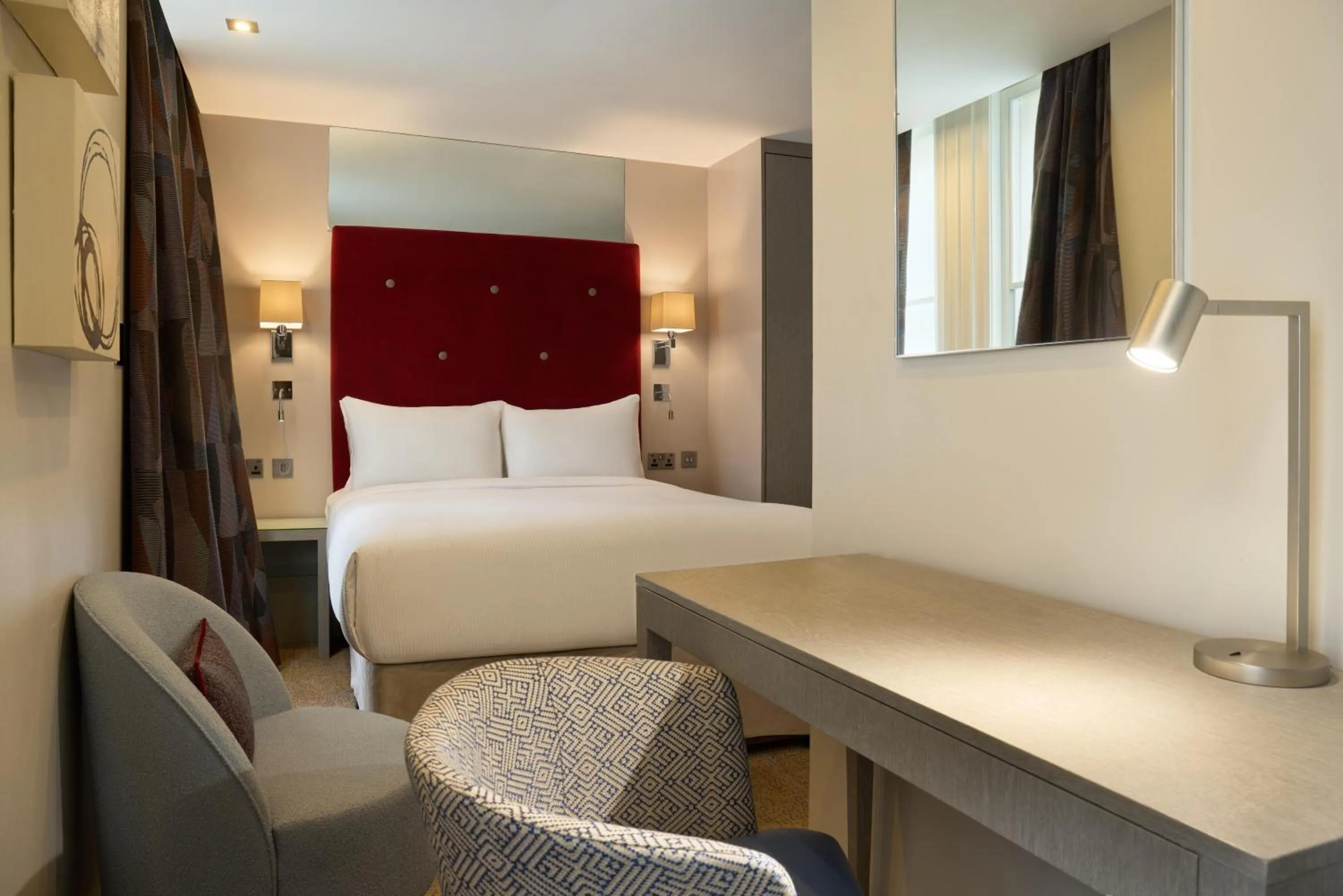 Bed in DoubleTree by Hilton London – West End