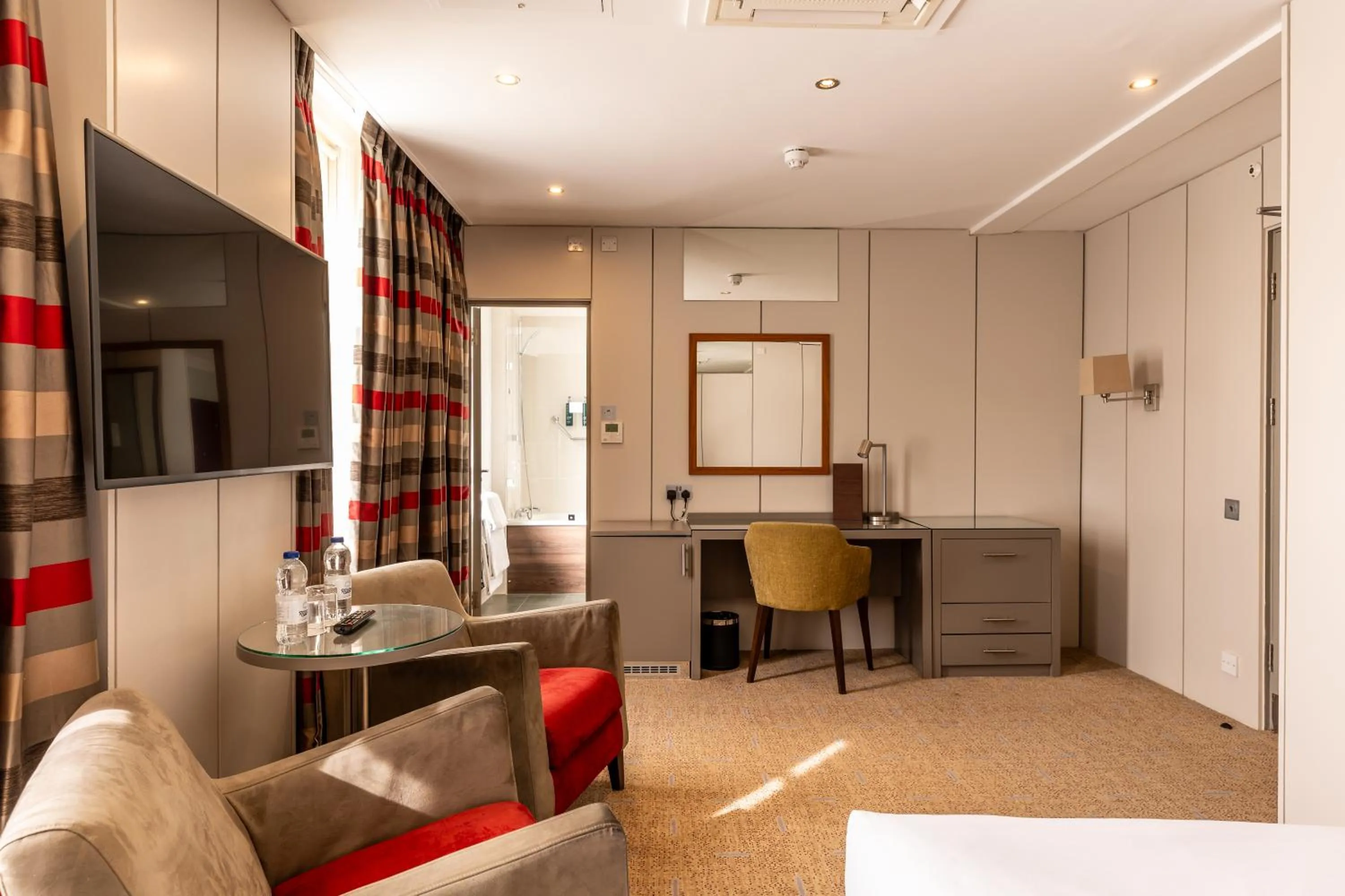 Bedroom in DoubleTree by Hilton London – West End