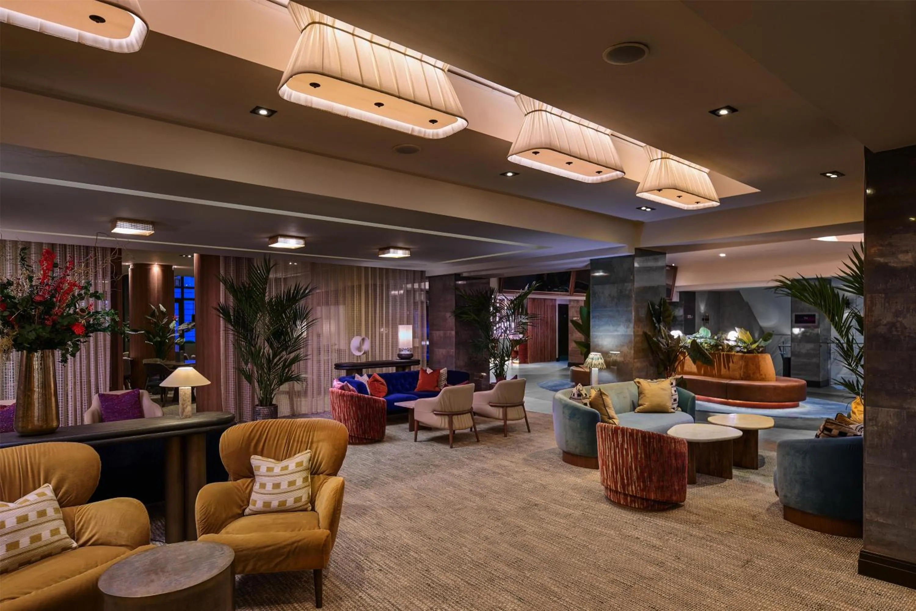 Dining area in DoubleTree by Hilton London – West End