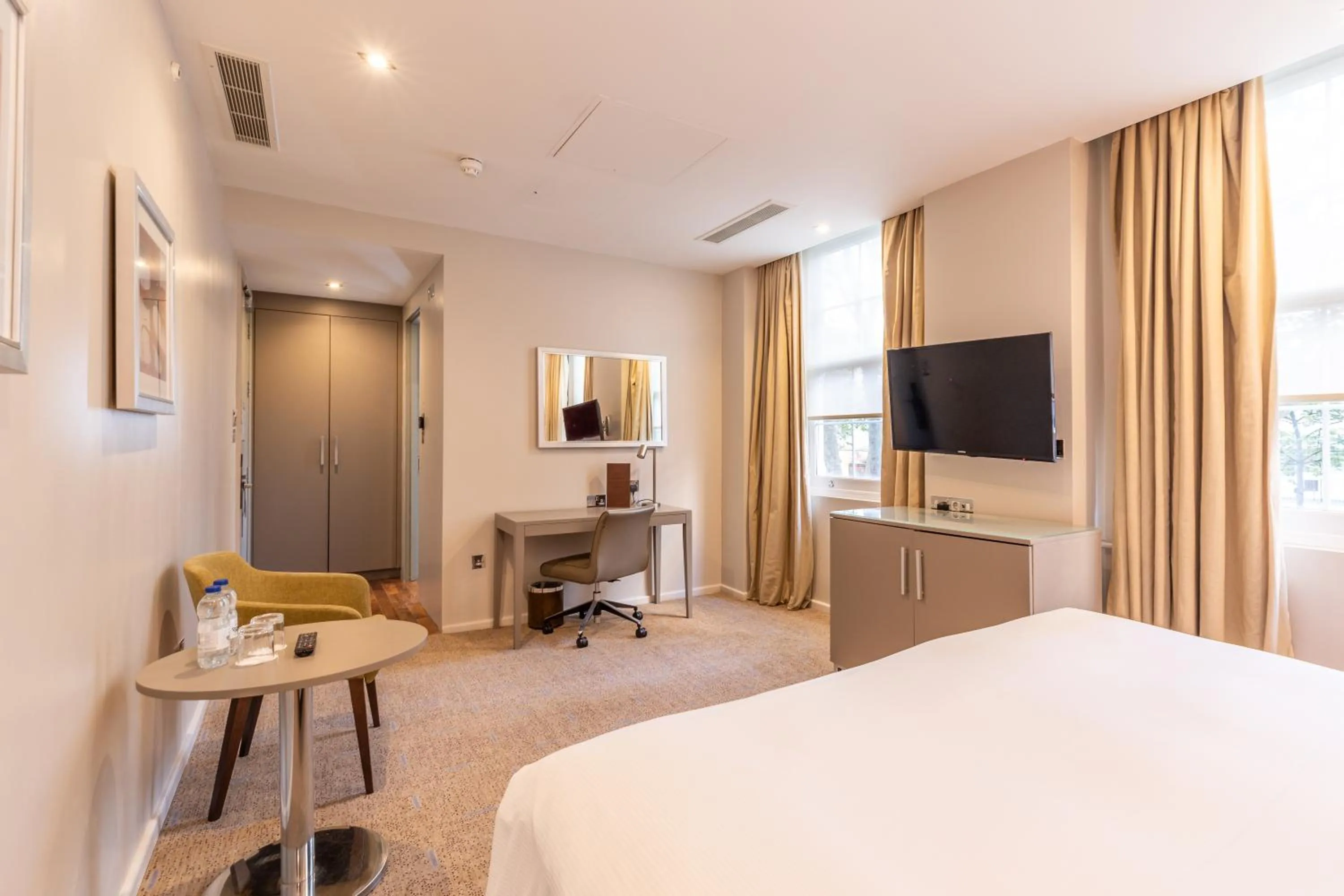Bed in DoubleTree by Hilton London – West End