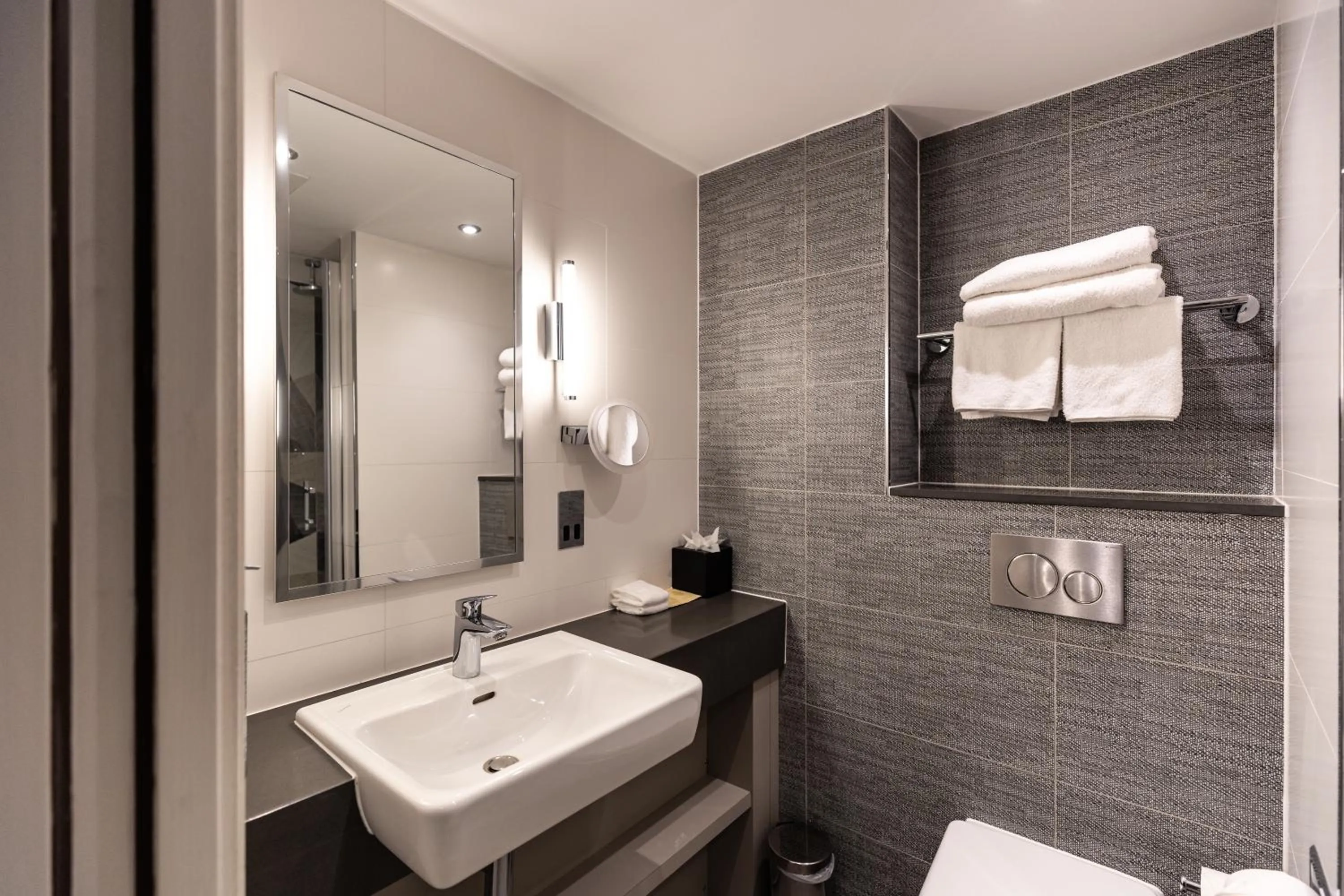 Toilet in DoubleTree by Hilton London – West End