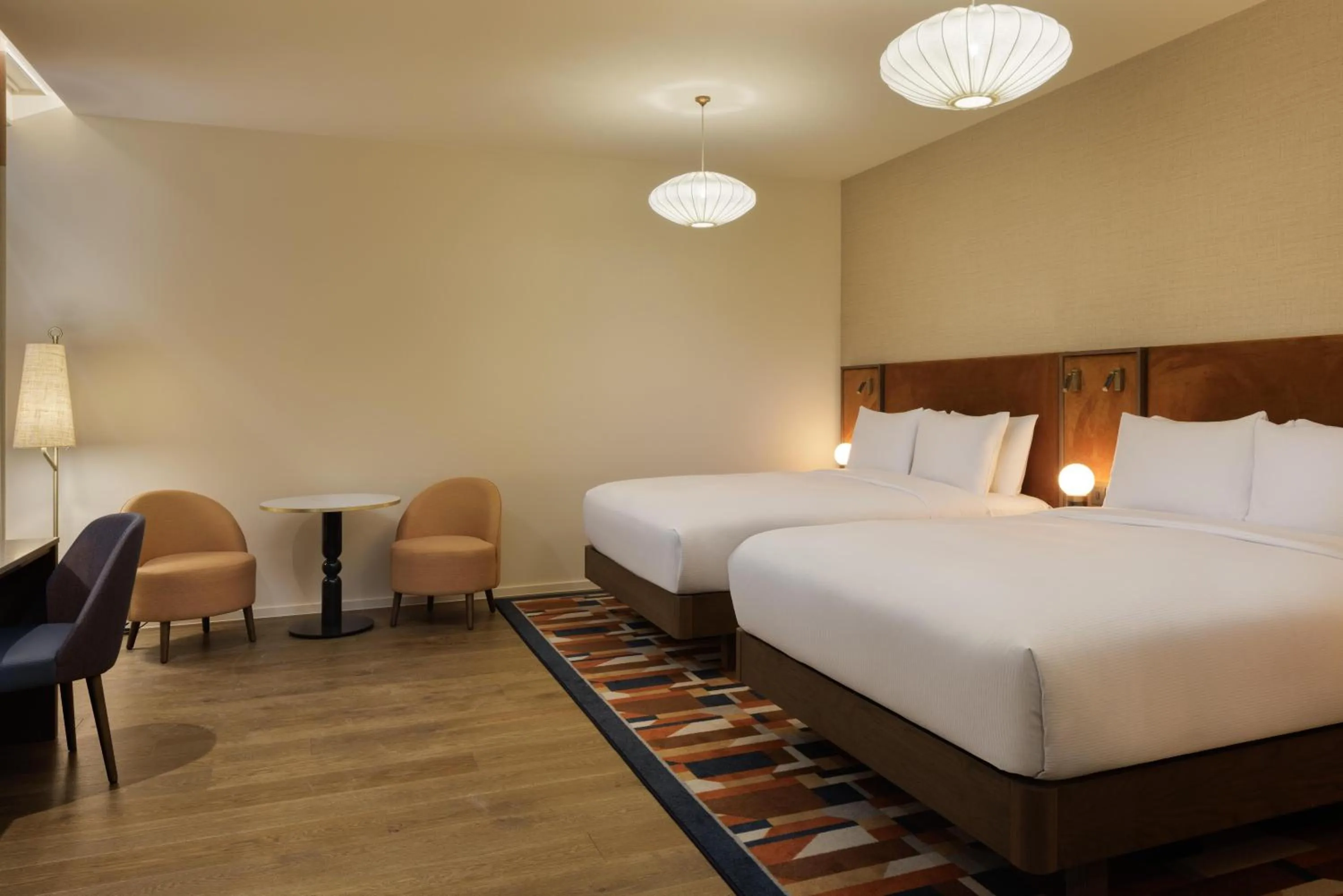 Bed in DoubleTree by Hilton London – West End
