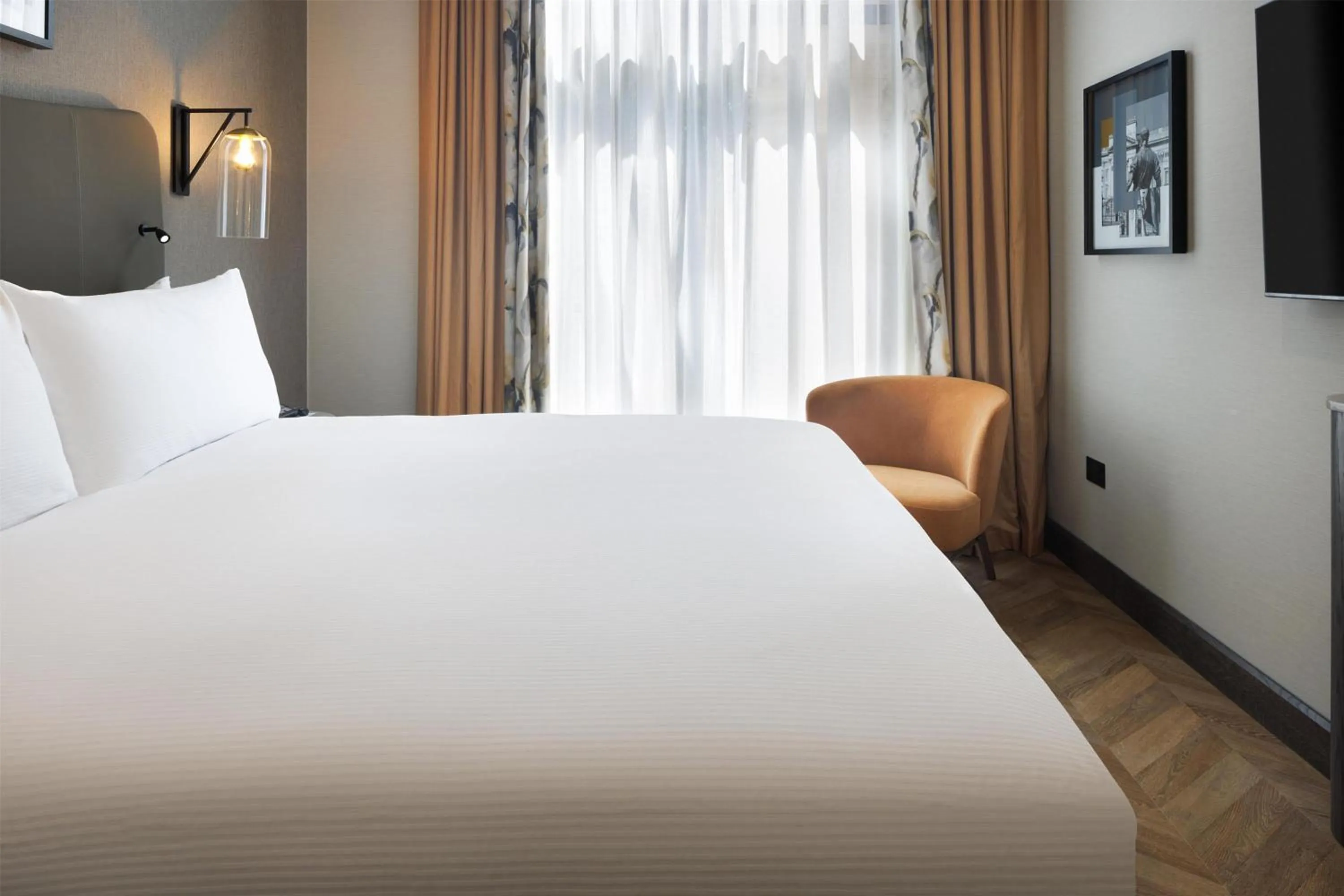 Bed in DoubleTree by Hilton London – West End