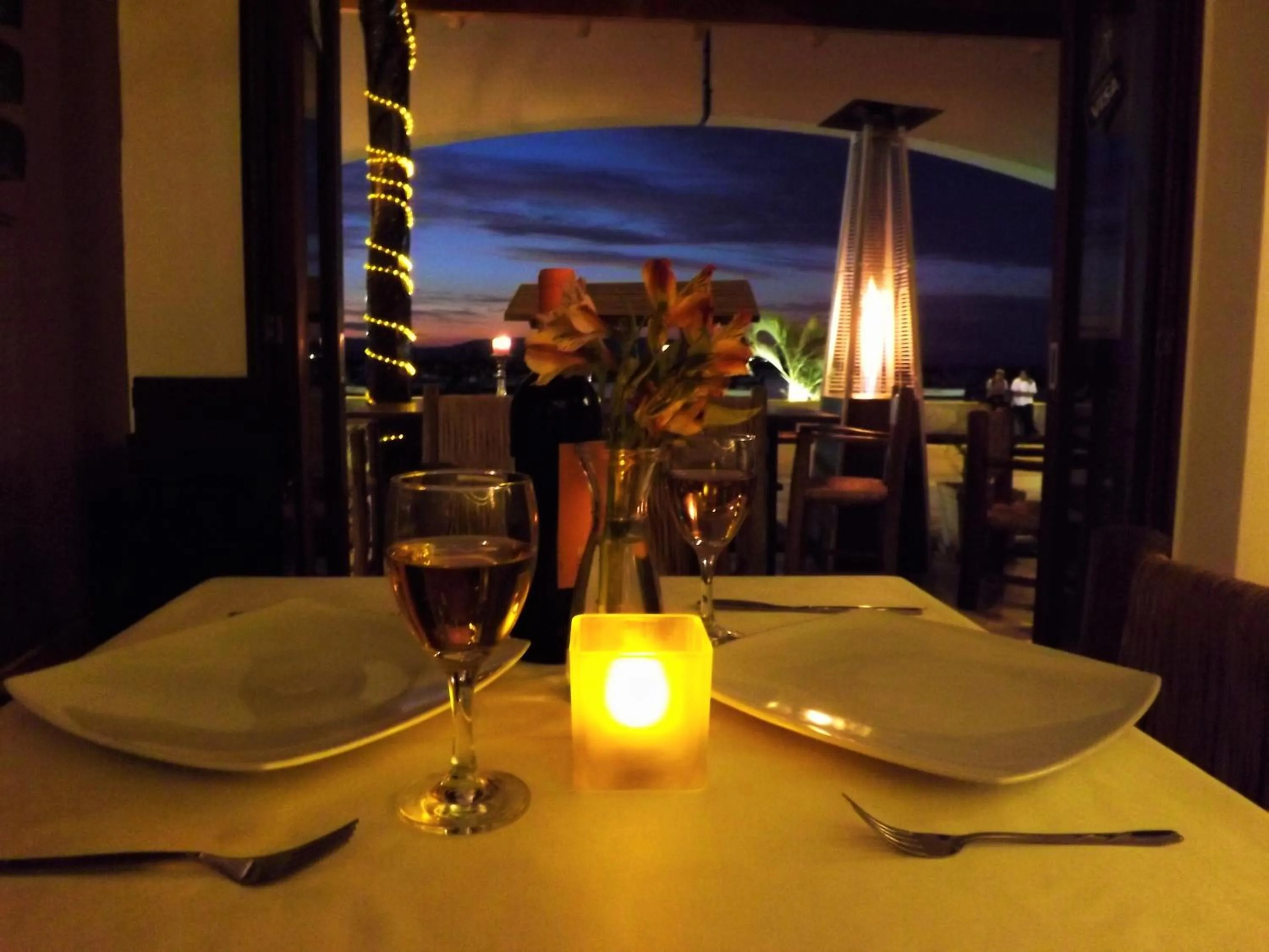 Restaurant/places to eat in Bamboo Lodge Paracas