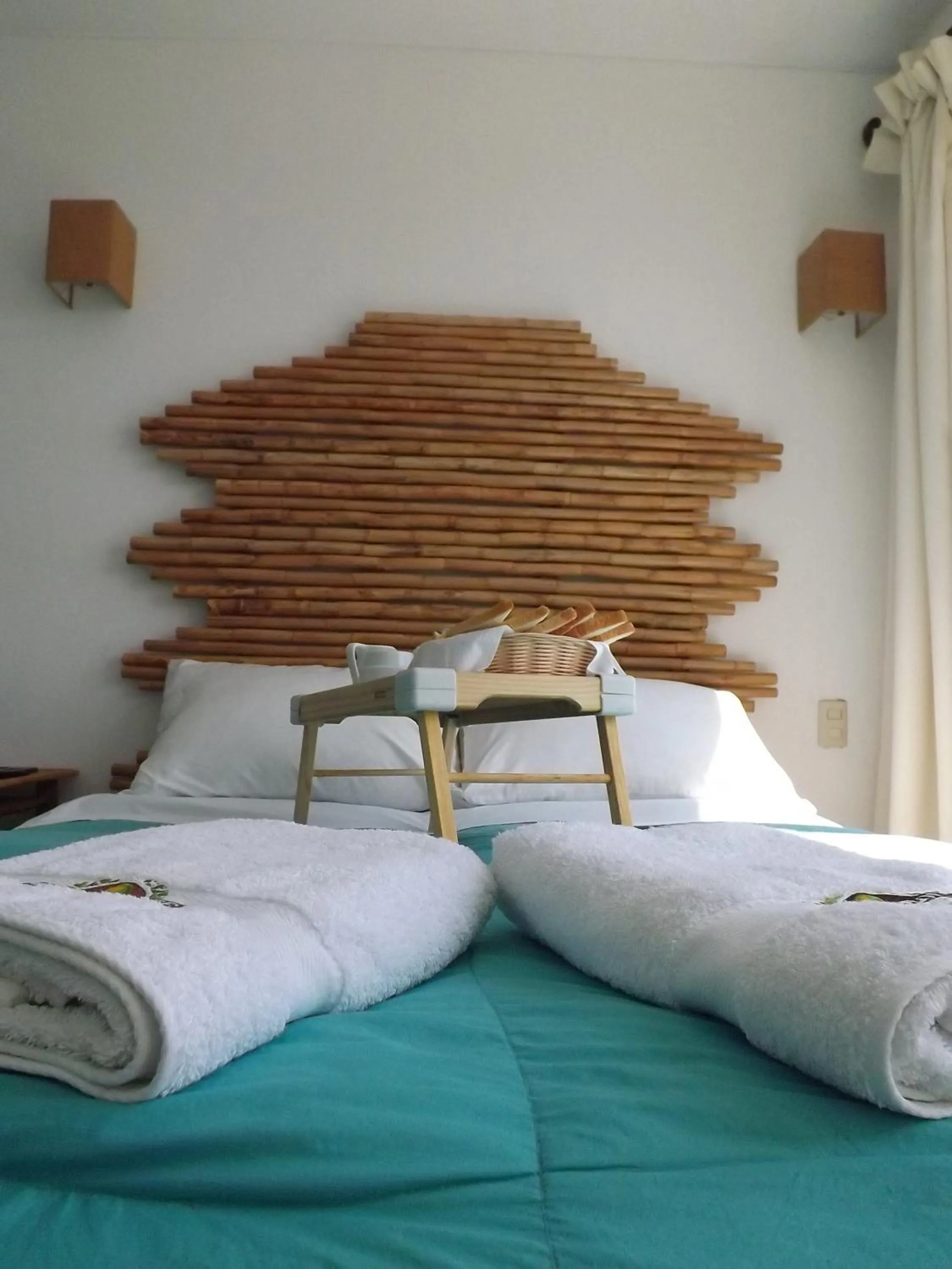 Food, Bed in Bamboo Lodge Paracas