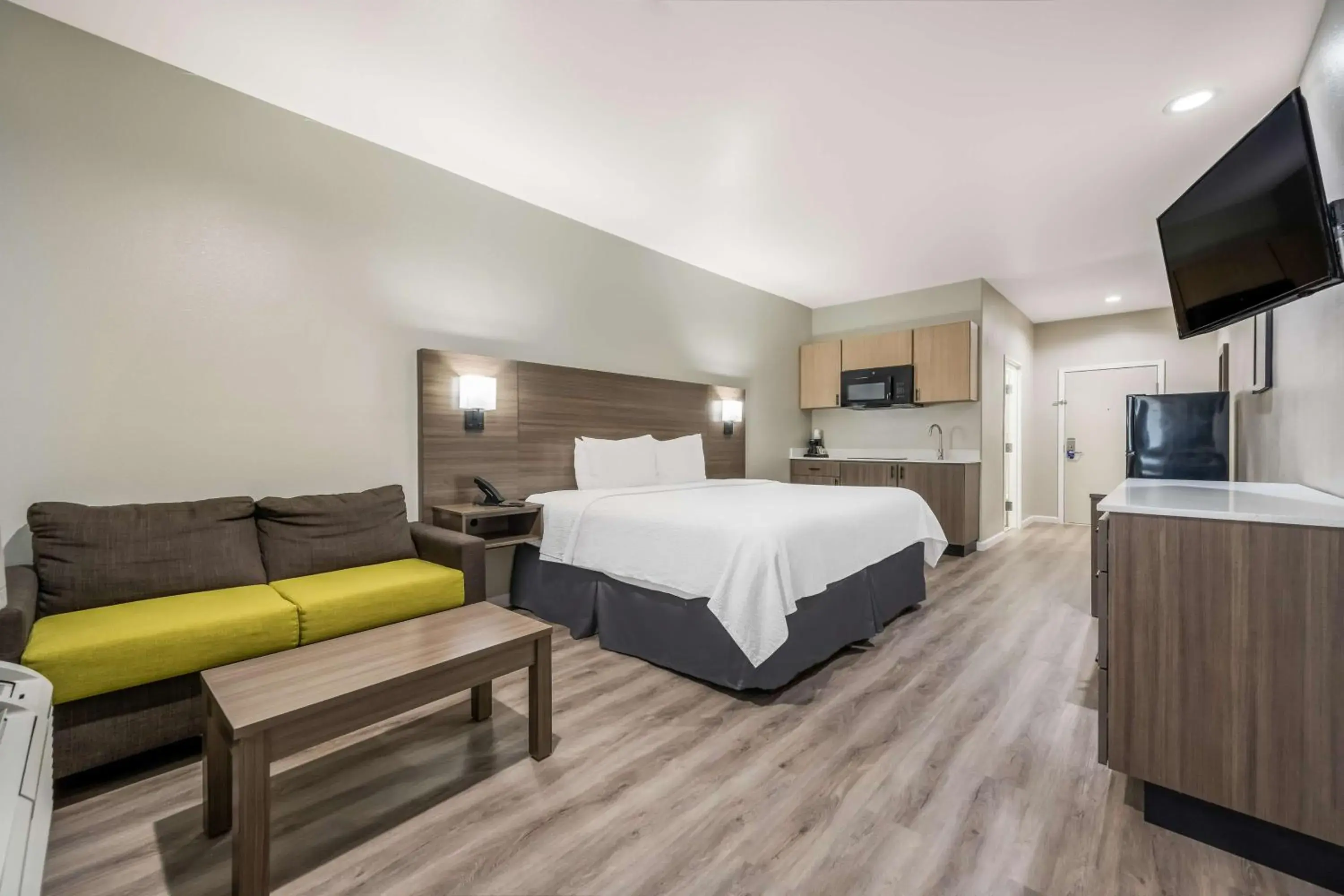 Bedroom, Bed in SureStay Studio by Best Western Conroe Downtown Bedroom, Bed in SureStay Studio by Best Western Conroe Downtown