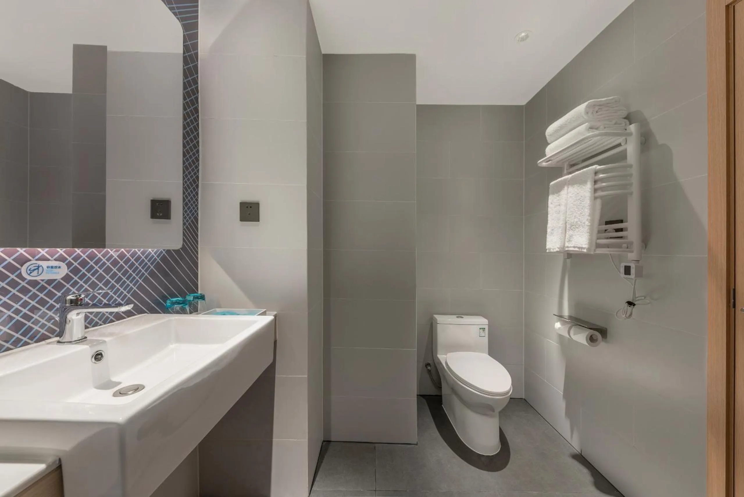 Toilet in Holiday Inn Express Wawu Mountain, an IHG Hotel