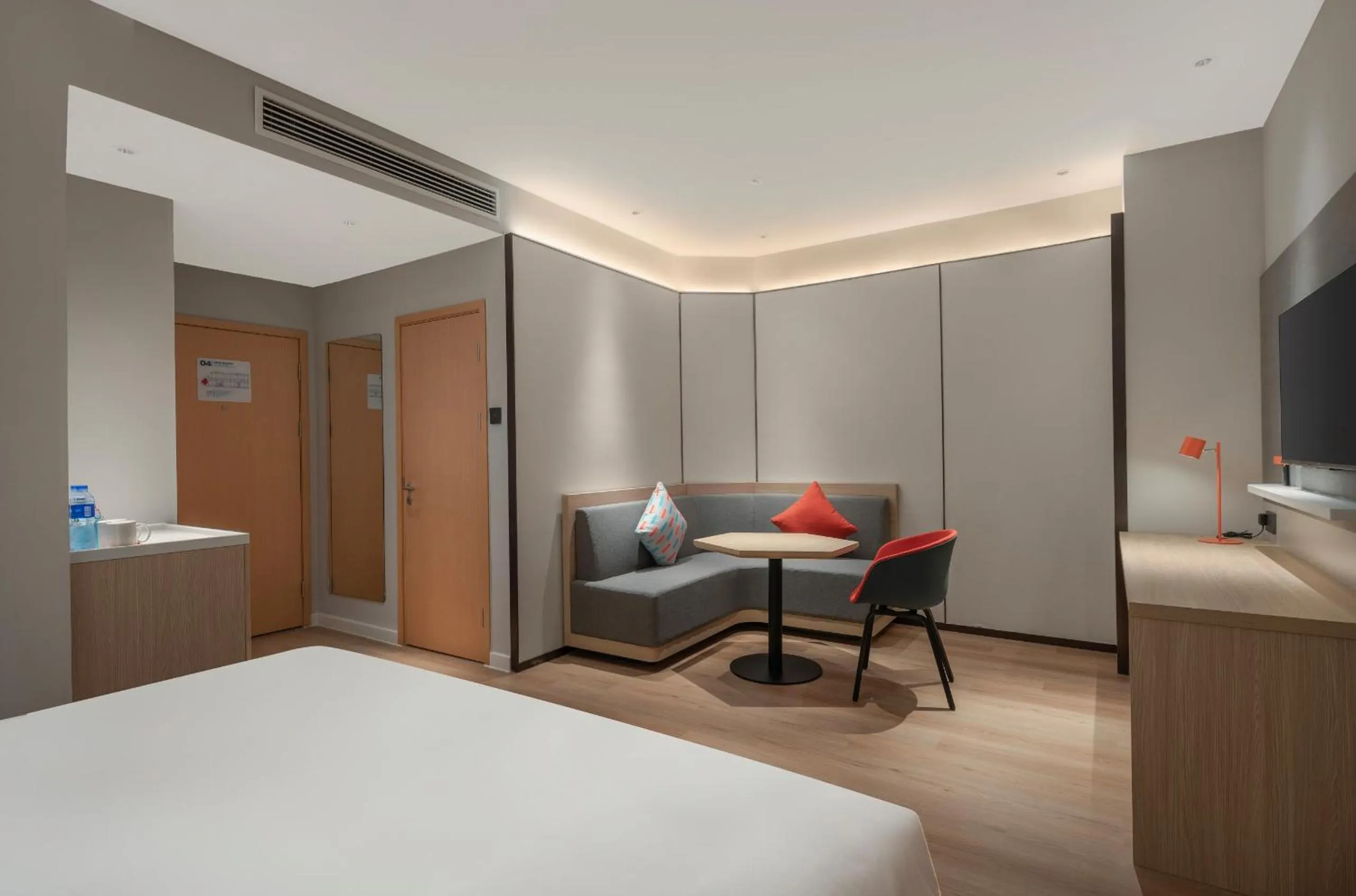 Seating area, Bed in Holiday Inn Express Wawu Mountain, an IHG Hotel