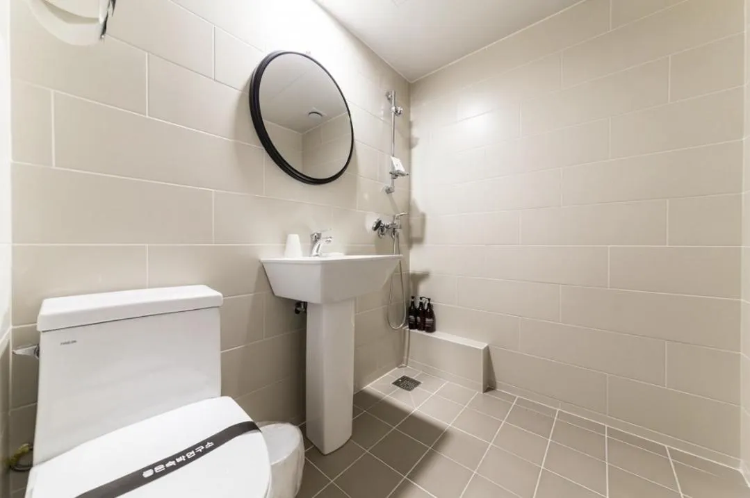 Toilet in Hotel Yam - Paju Geumchon