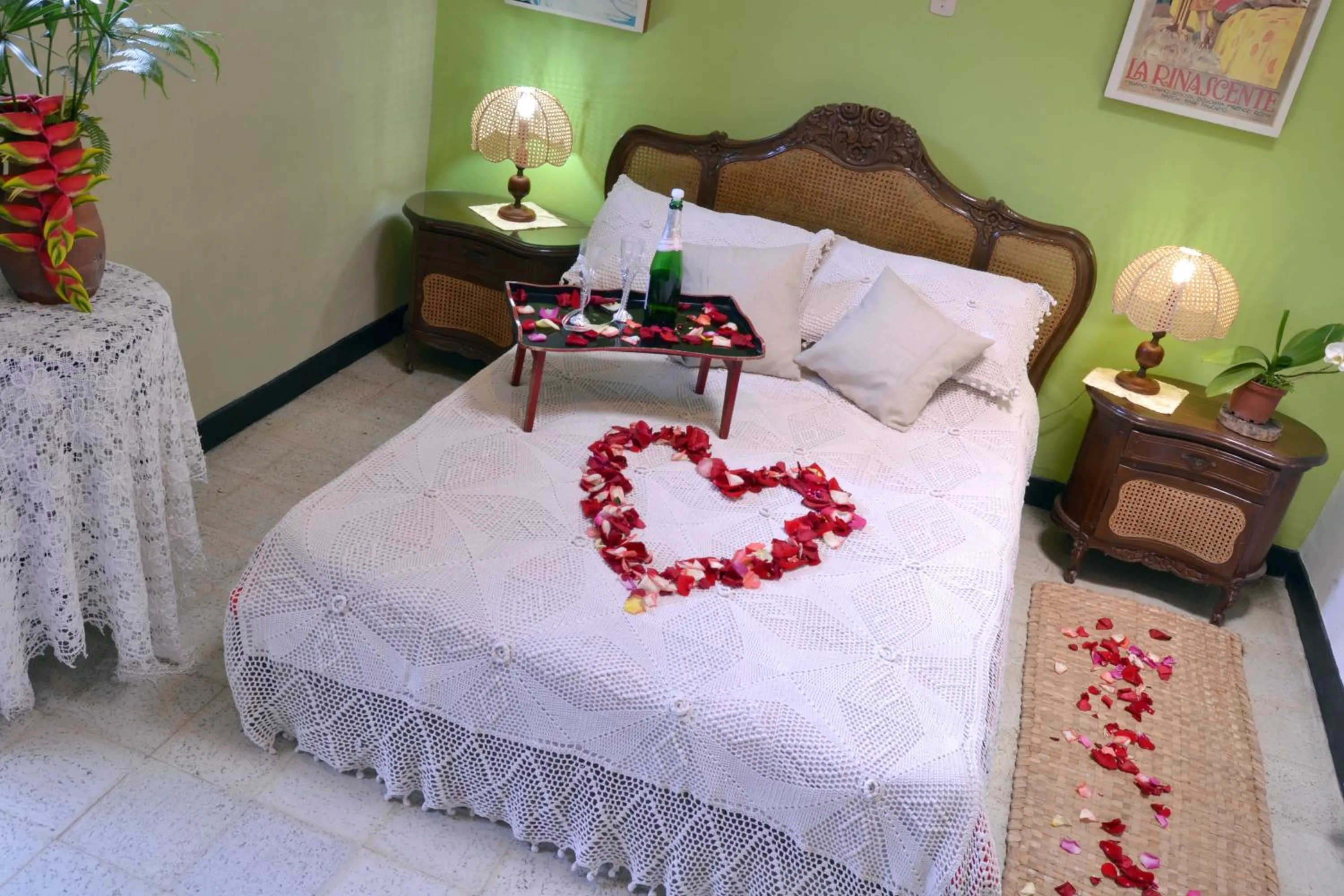 Decorative detail, Bed in Posada Las Bromelias