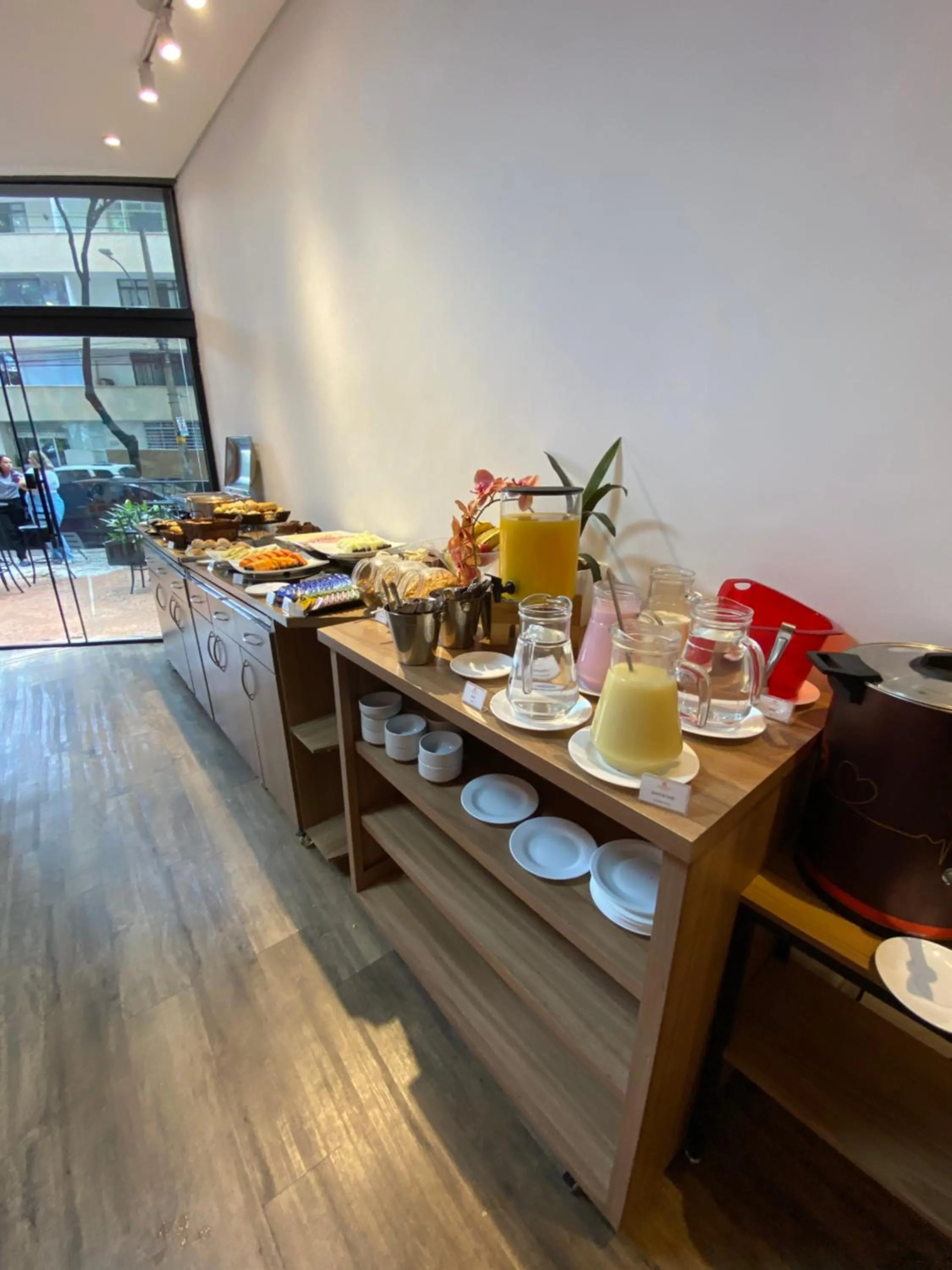 Restaurant/places to eat in Royal Design Savassi Hotel