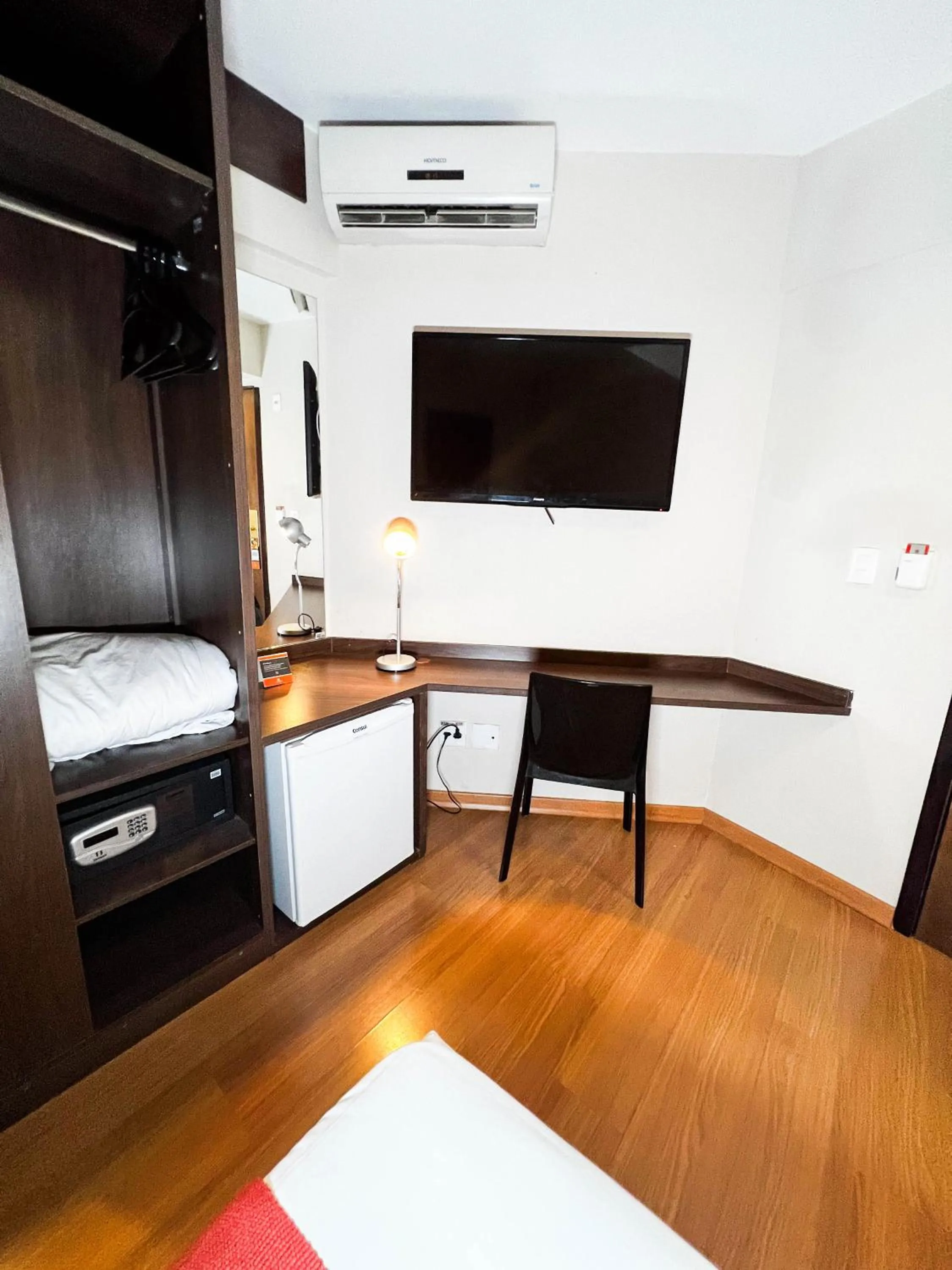 TV and multimedia, Bed in Royal Design Savassi Hotel